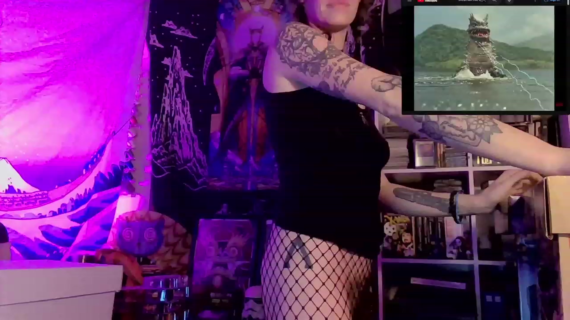 Gallery image thumbnail from CdrTroi's myfreecams stream on, 12/04/2023, 09:14 image 4 of 20