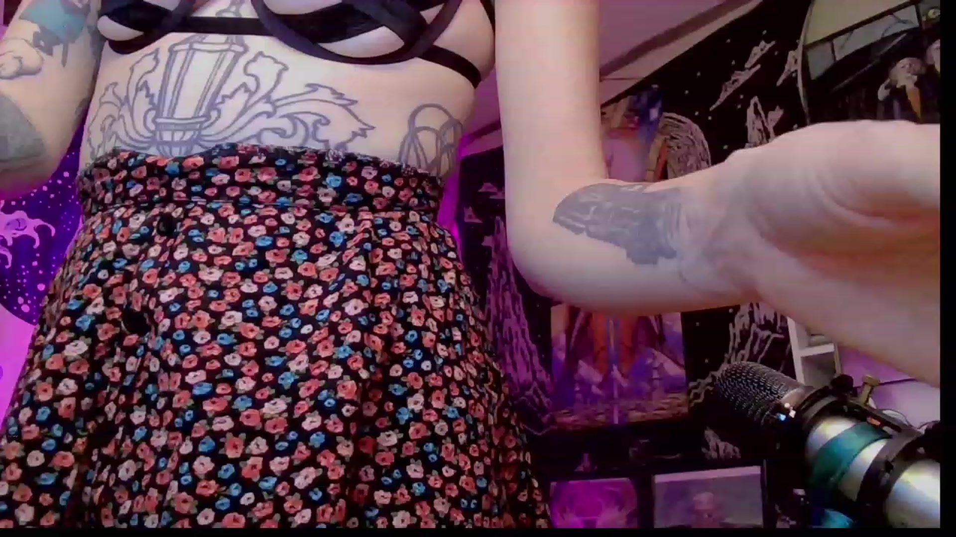 Gallery image thumbnail from CdrTroi's myfreecams stream on, 12/08/2023, 09:17 image 1 of 20