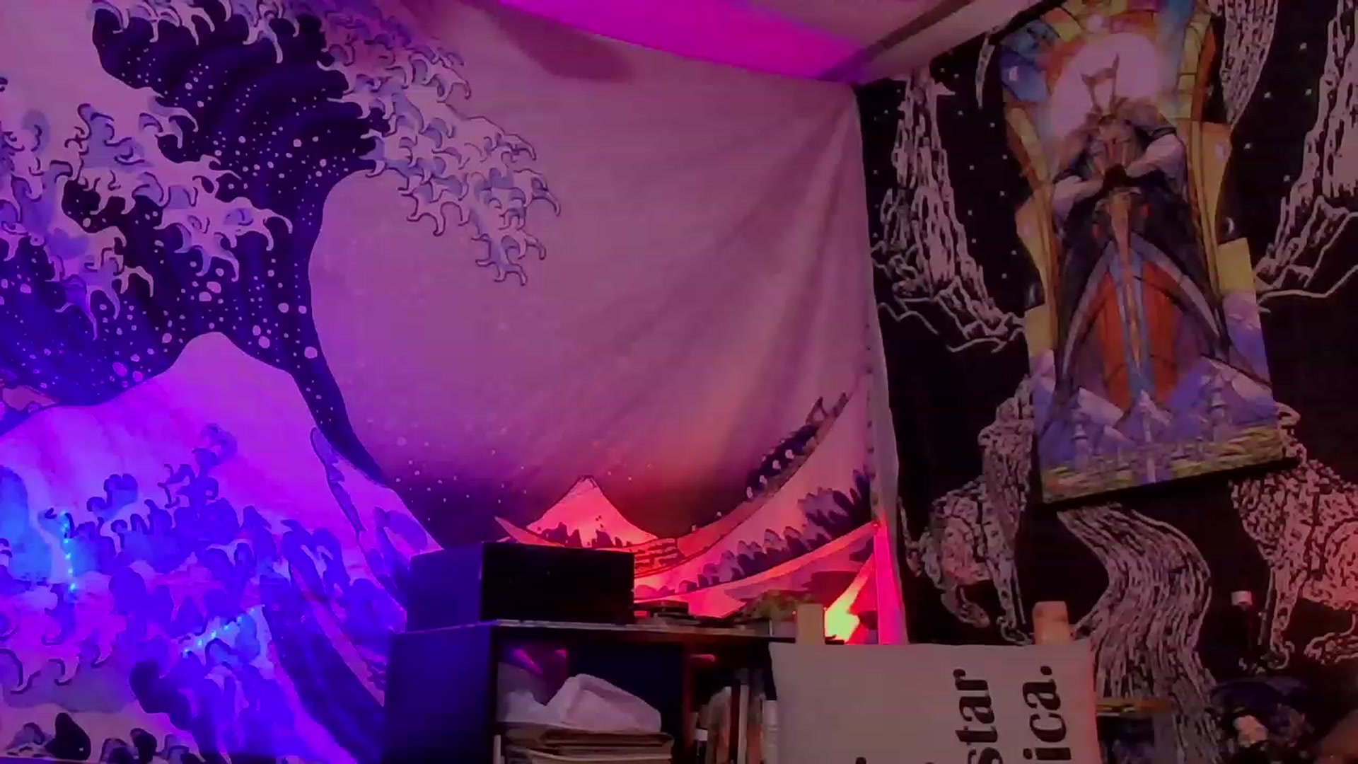 Gallery image thumbnail from CdrTroi's myfreecams stream on, 12/25/2023, 07:22 image 15 of 20