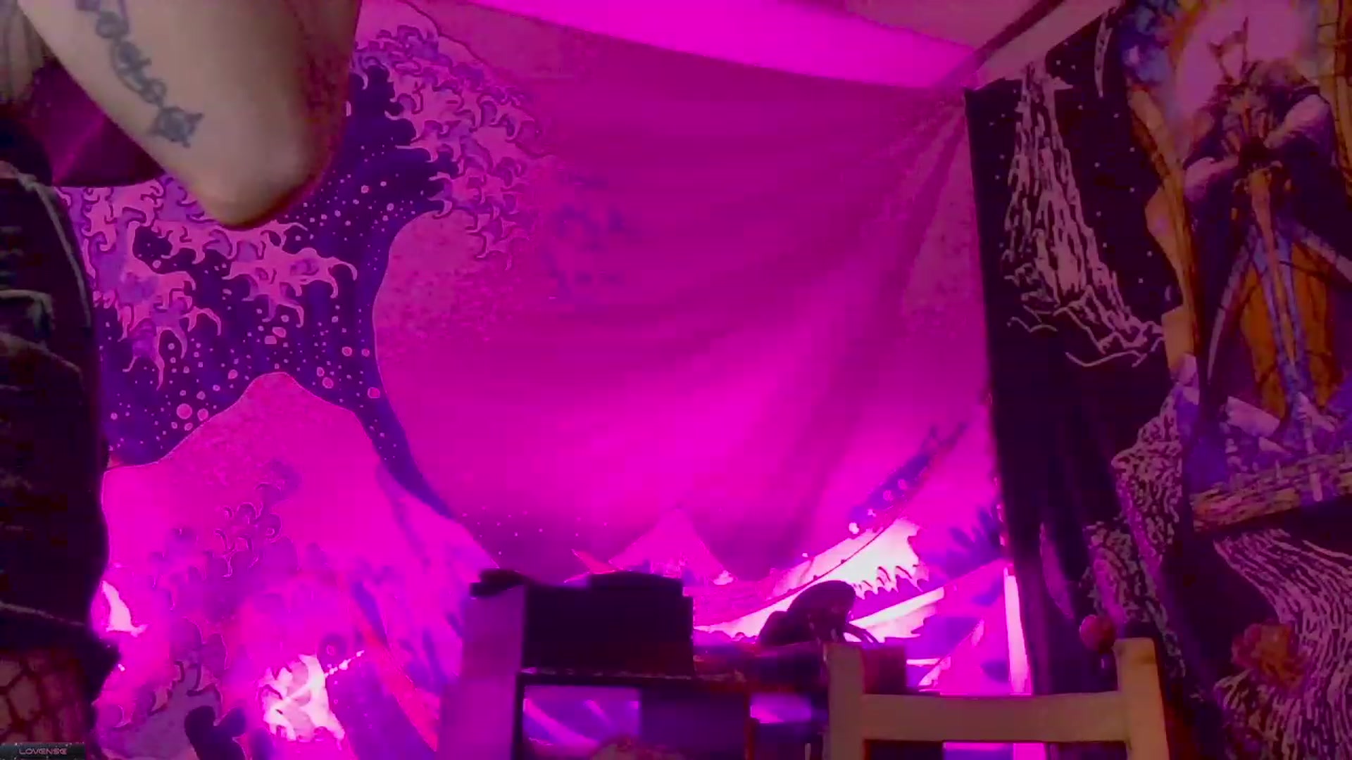 Gallery image thumbnail from CdrTroi's myfreecams stream on, 01/10/2024, 10:00 image 17 of 20