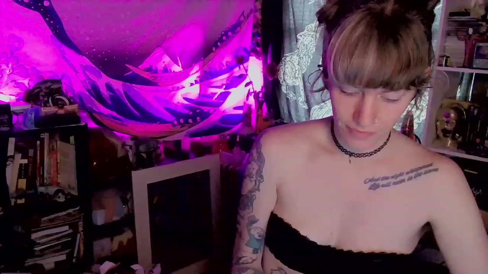 Gallery image thumbnail from CdrTroi's myfreecams stream on, 01/24/2024, 21:18 image 6 of 20