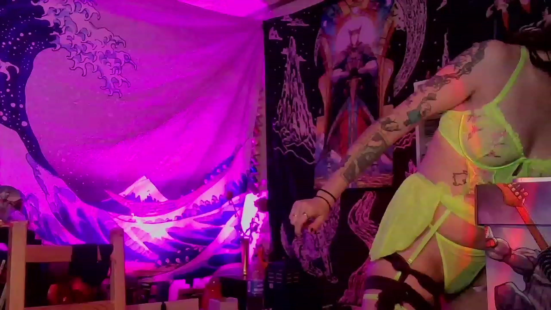 Gallery image thumbnail from CdrTroi's myfreecams stream on, 02/12/2024, 03:13 image 5 of 20