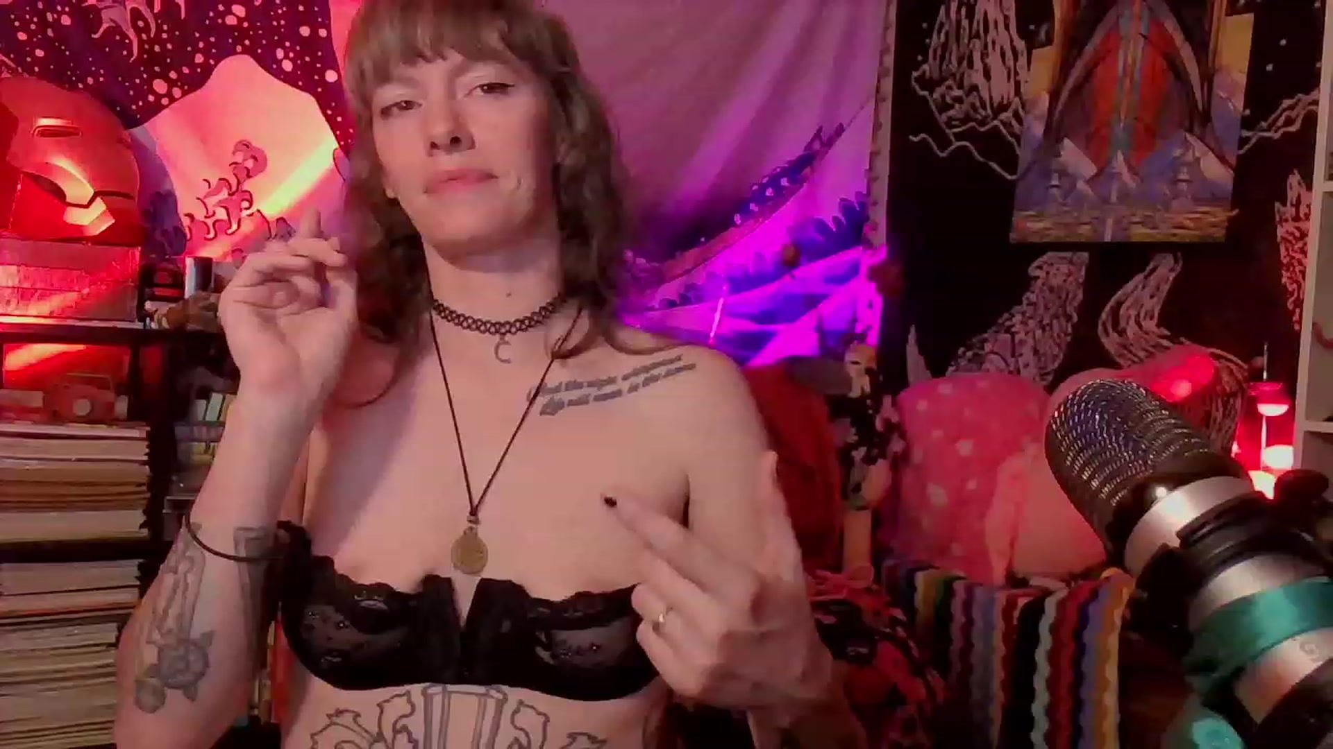 Gallery image thumbnail from CdrTroi's myfreecams stream on, 02/19/2024, 06:05 image 16 of 20