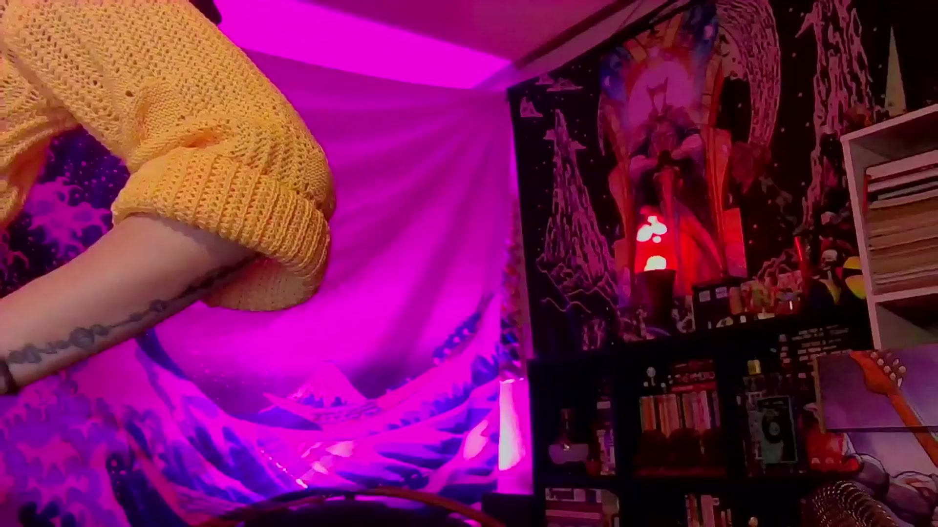 Gallery image thumbnail from CdrTroi's myfreecams stream on, 03/25/2024, 07:22 image 20 of 20