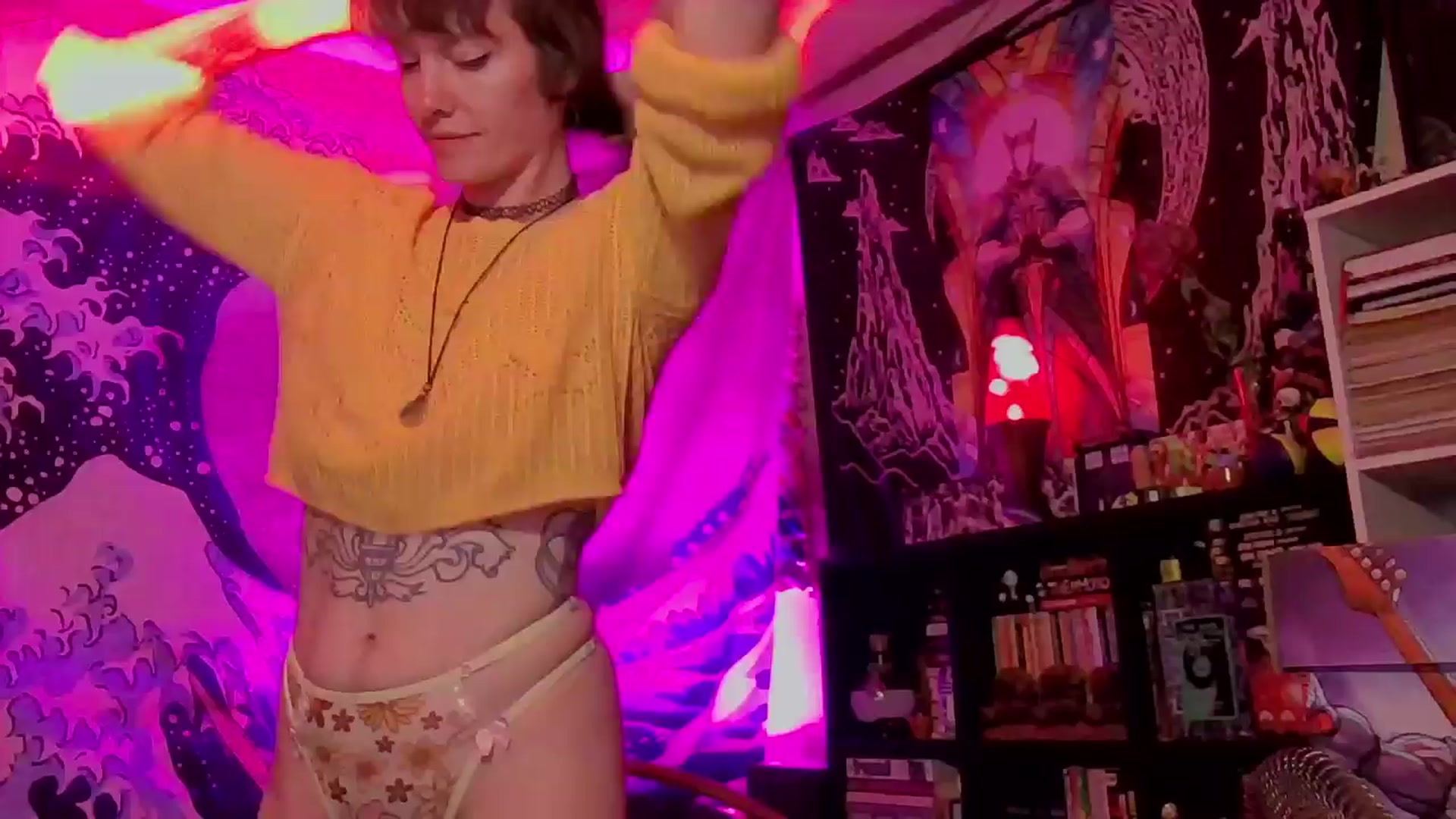 Gallery image thumbnail from CdrTroi's myfreecams stream on, 03/25/2024, 08:22 image 8 of 20