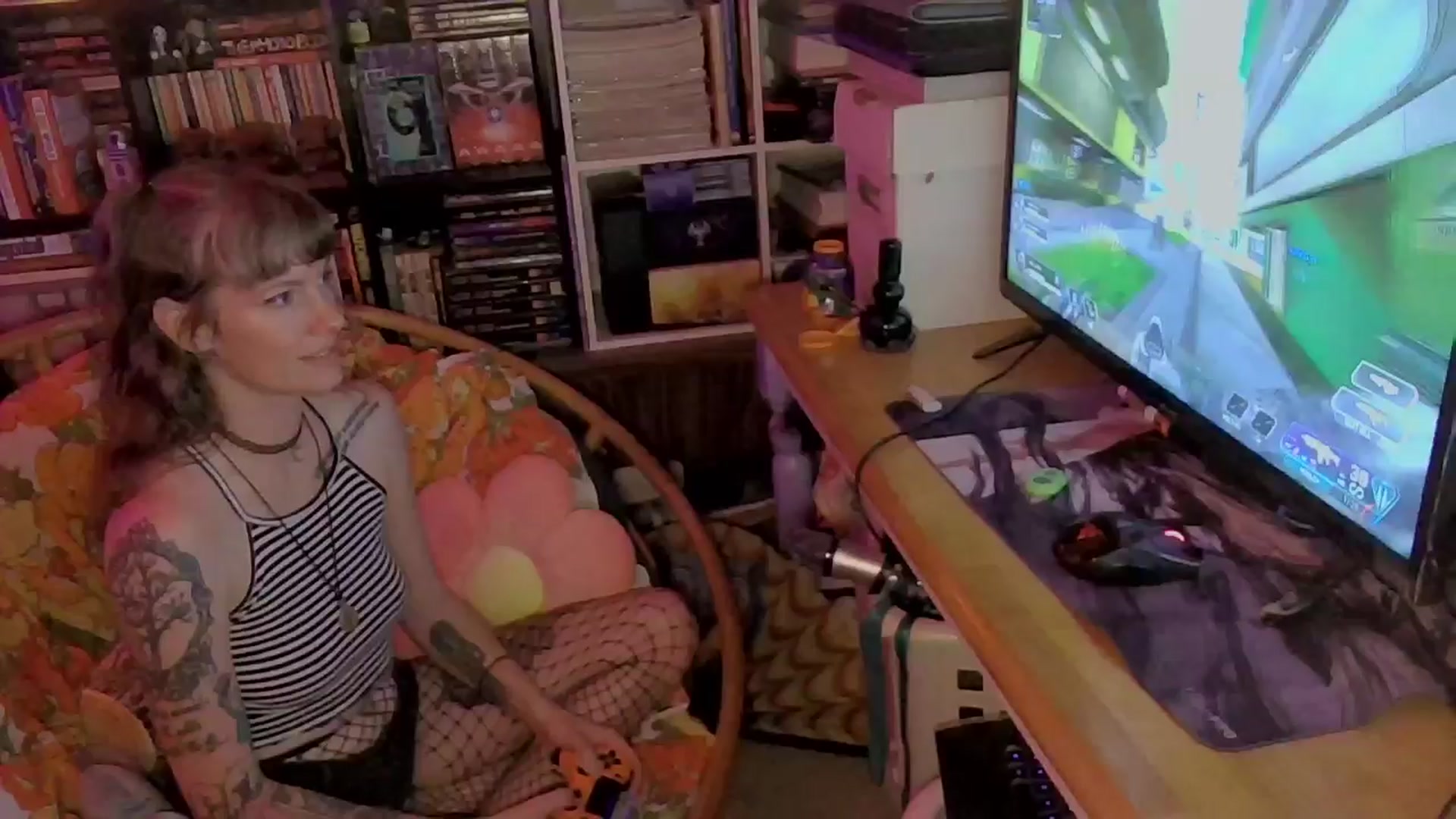 Gallery image thumbnail from CdrTroi's myfreecams stream on, 04/05/2024, 06:55 image 1 of 20