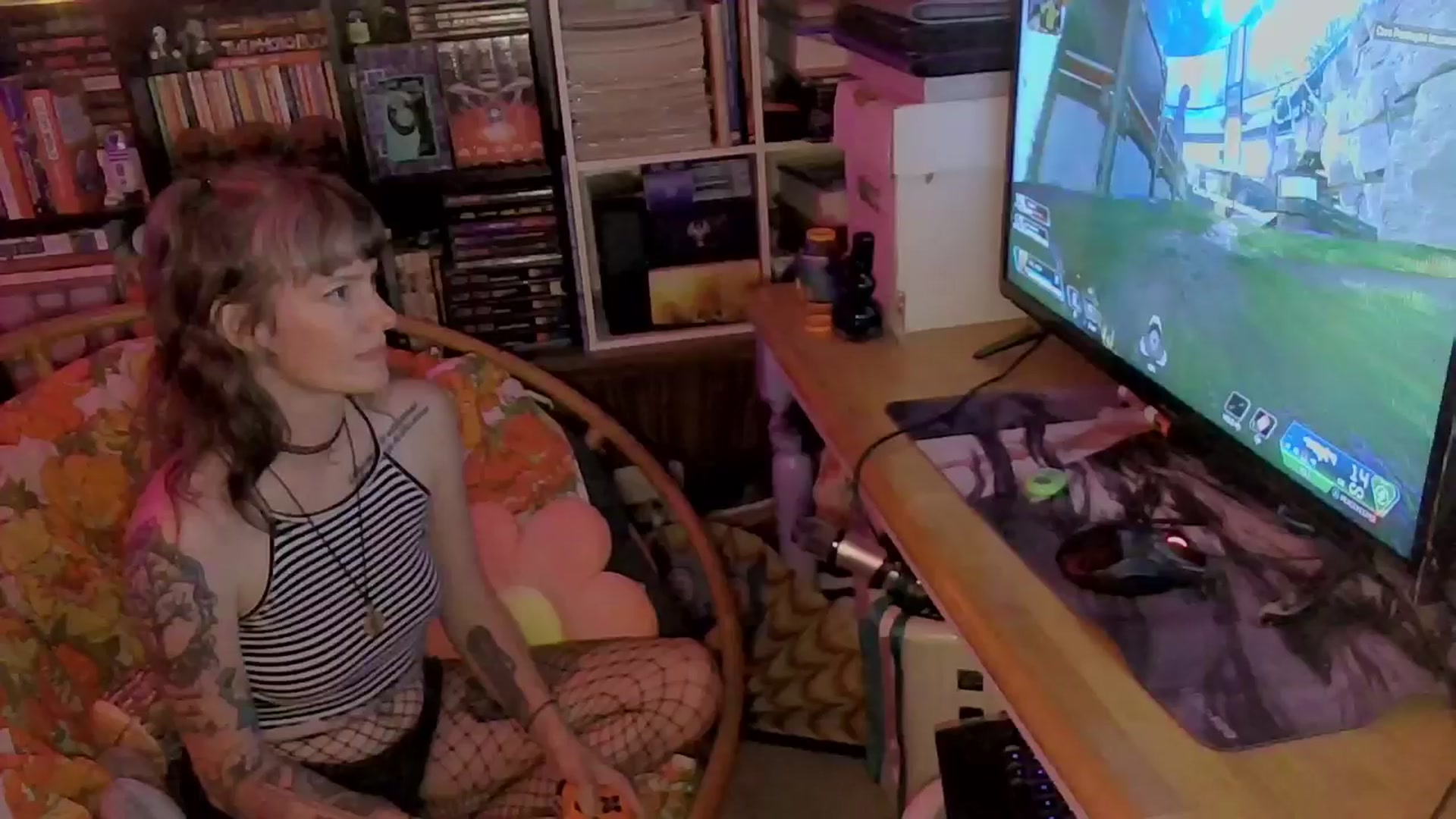 Gallery image thumbnail from CdrTroi's myfreecams stream on, 04/05/2024, 06:55 image 10 of 20