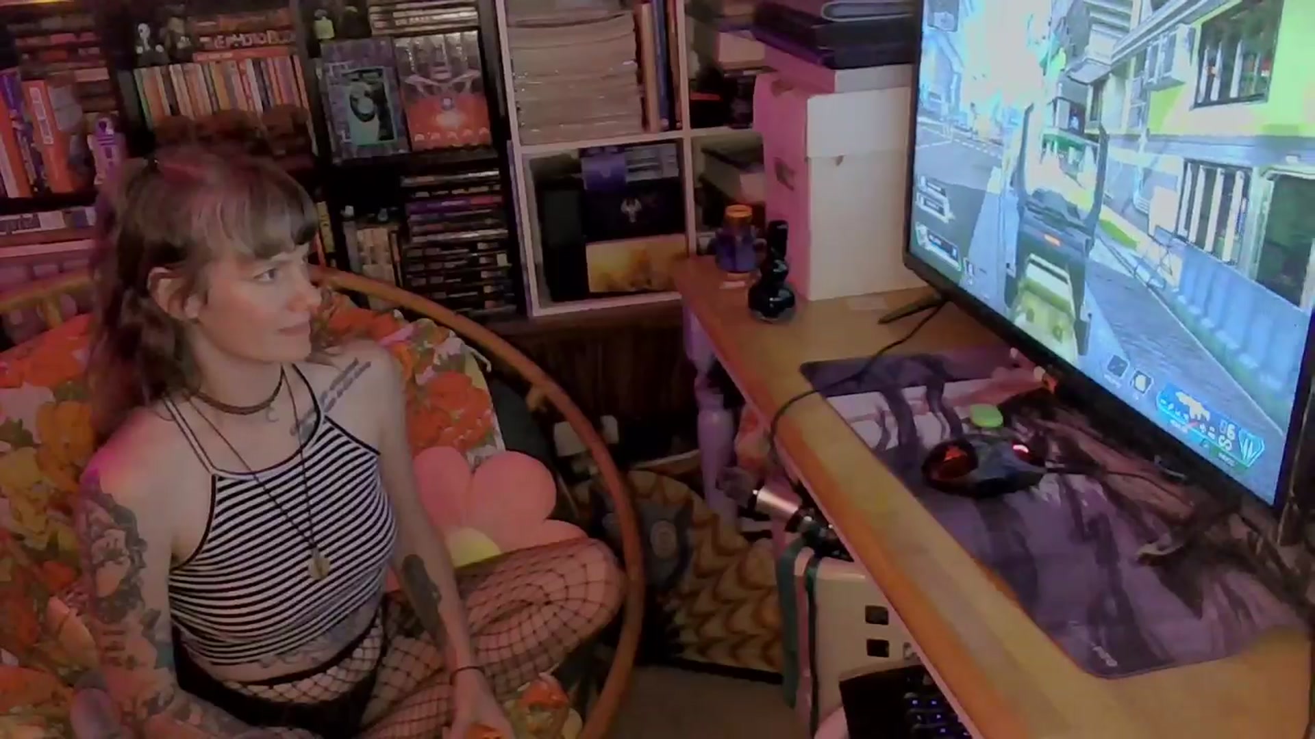 Gallery image thumbnail from CdrTroi's myfreecams stream on, 04/05/2024, 07:29 image 20 of 20
