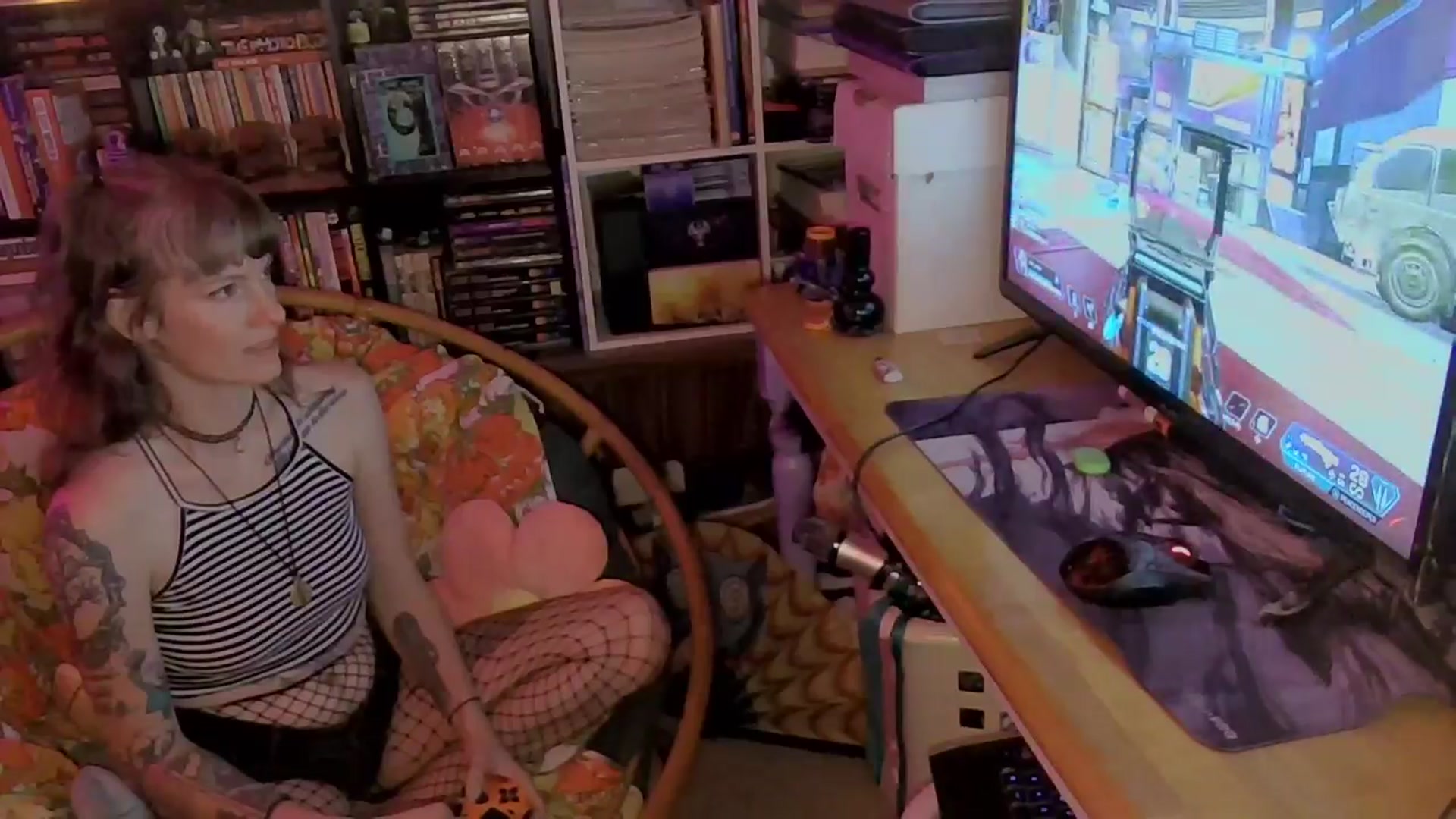 Gallery image thumbnail from CdrTroi's myfreecams stream on, 04/05/2024, 07:29 image 2 of 20