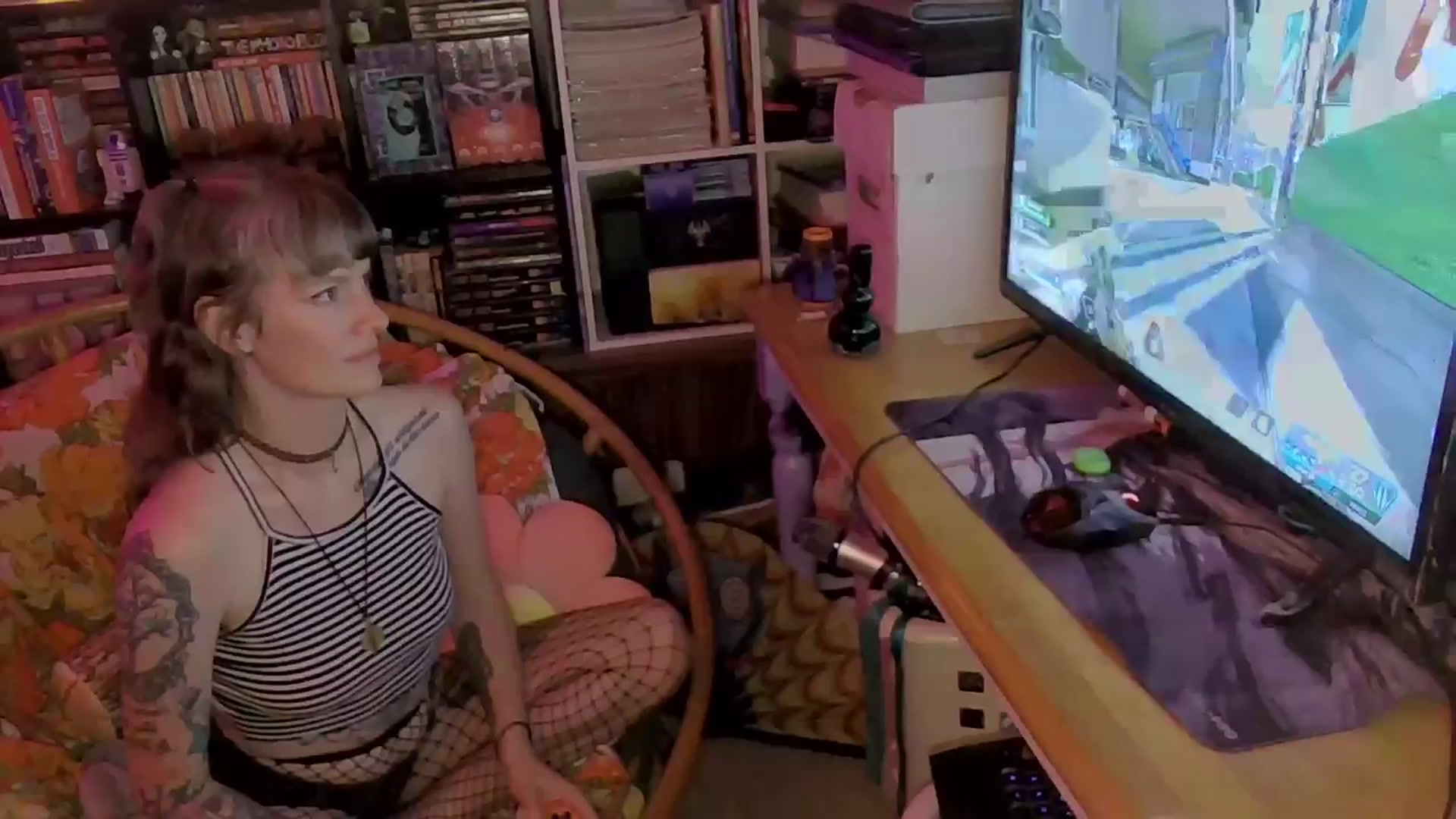 Gallery image thumbnail from CdrTroi's myfreecams stream on, 04/05/2024, 07:29 image 18 of 20