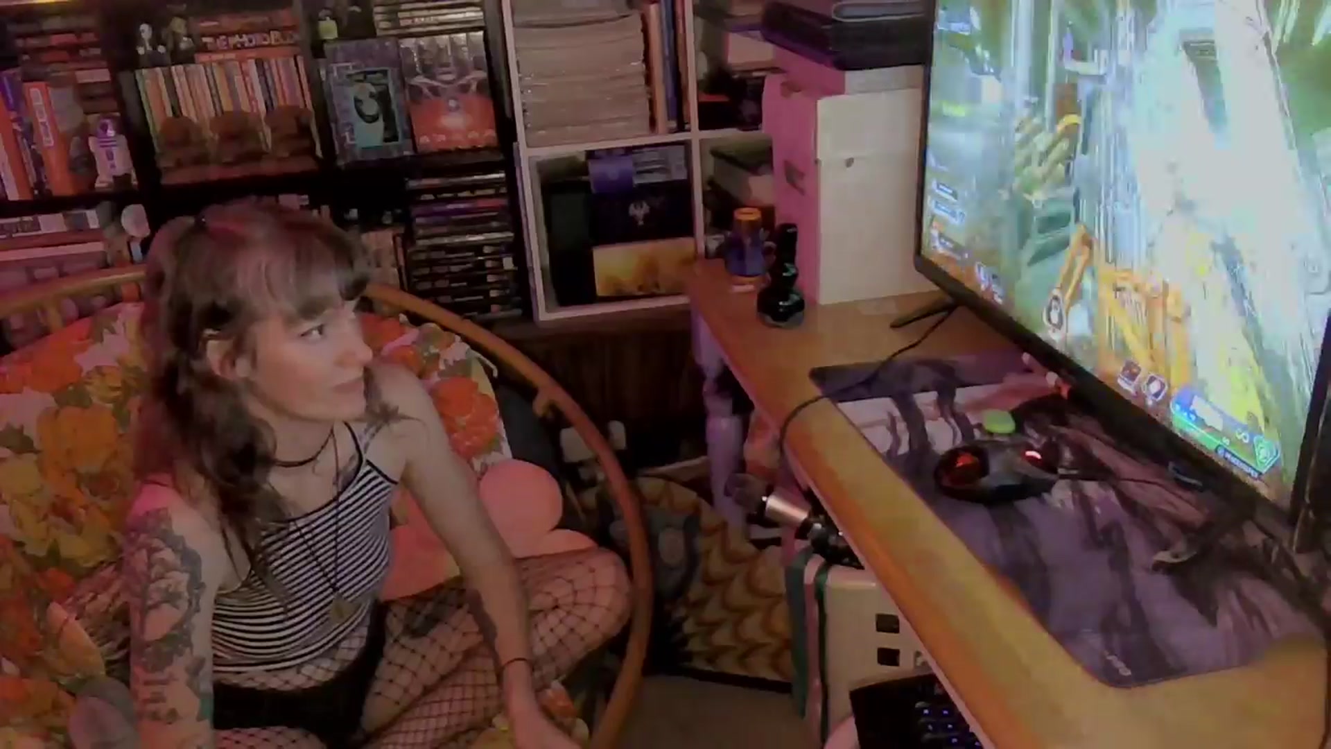 Gallery image thumbnail from CdrTroi's myfreecams stream on, 04/05/2024, 07:29 image 16 of 20