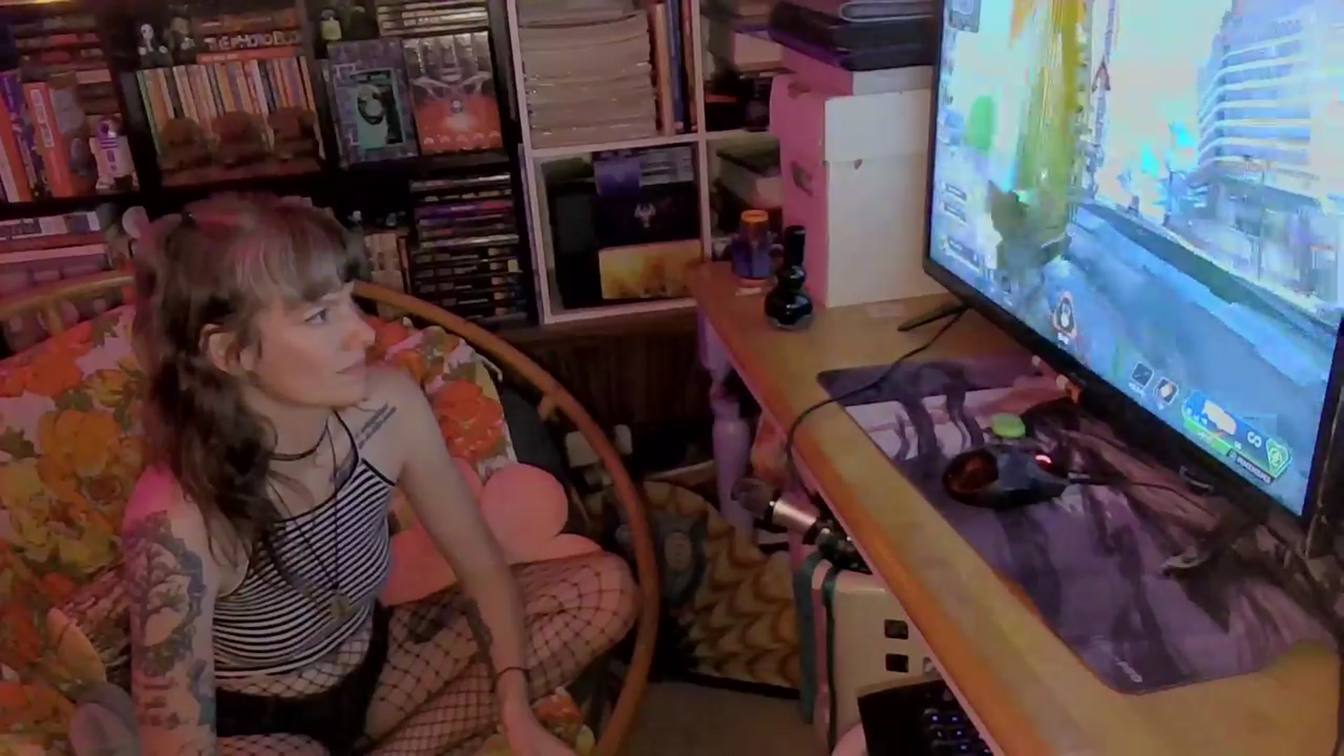 Gallery image thumbnail from CdrTroi's myfreecams stream on, 04/05/2024, 07:29 image 15 of 20