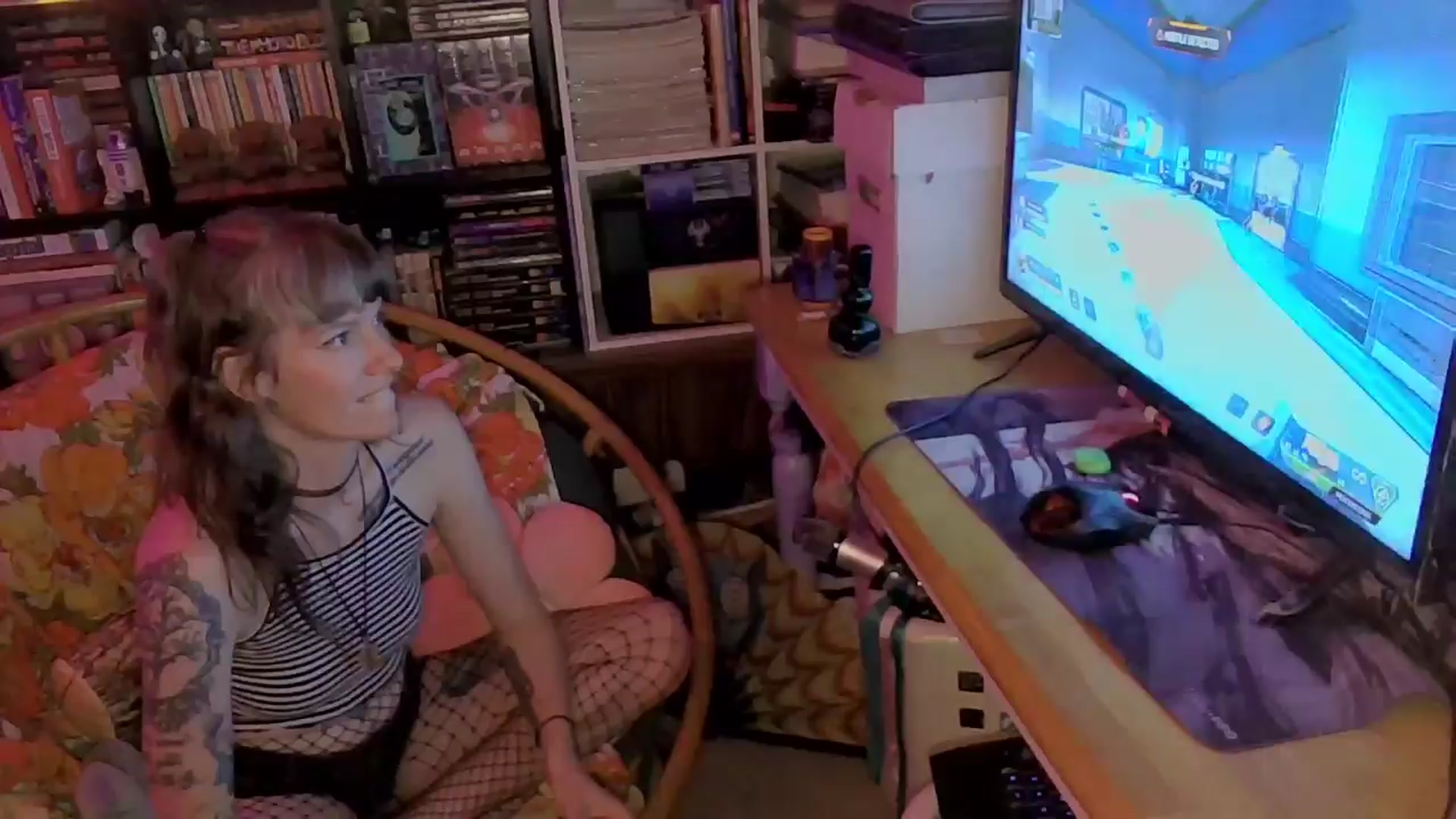 Gallery image thumbnail from CdrTroi's myfreecams stream on, 04/05/2024, 07:29 image 14 of 20