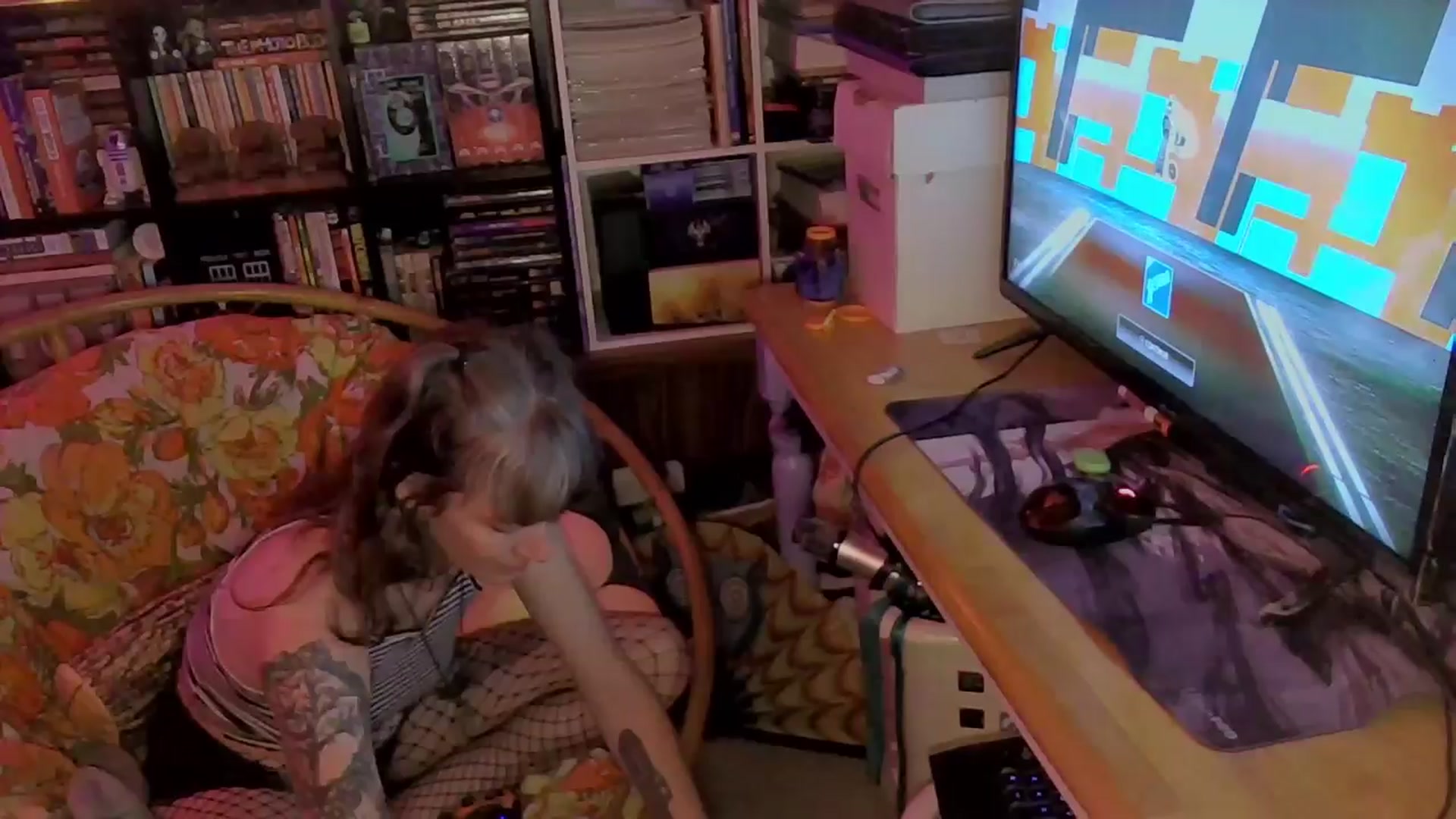 Gallery image thumbnail from CdrTroi's myfreecams stream on, 04/05/2024, 07:29 image 6 of 20