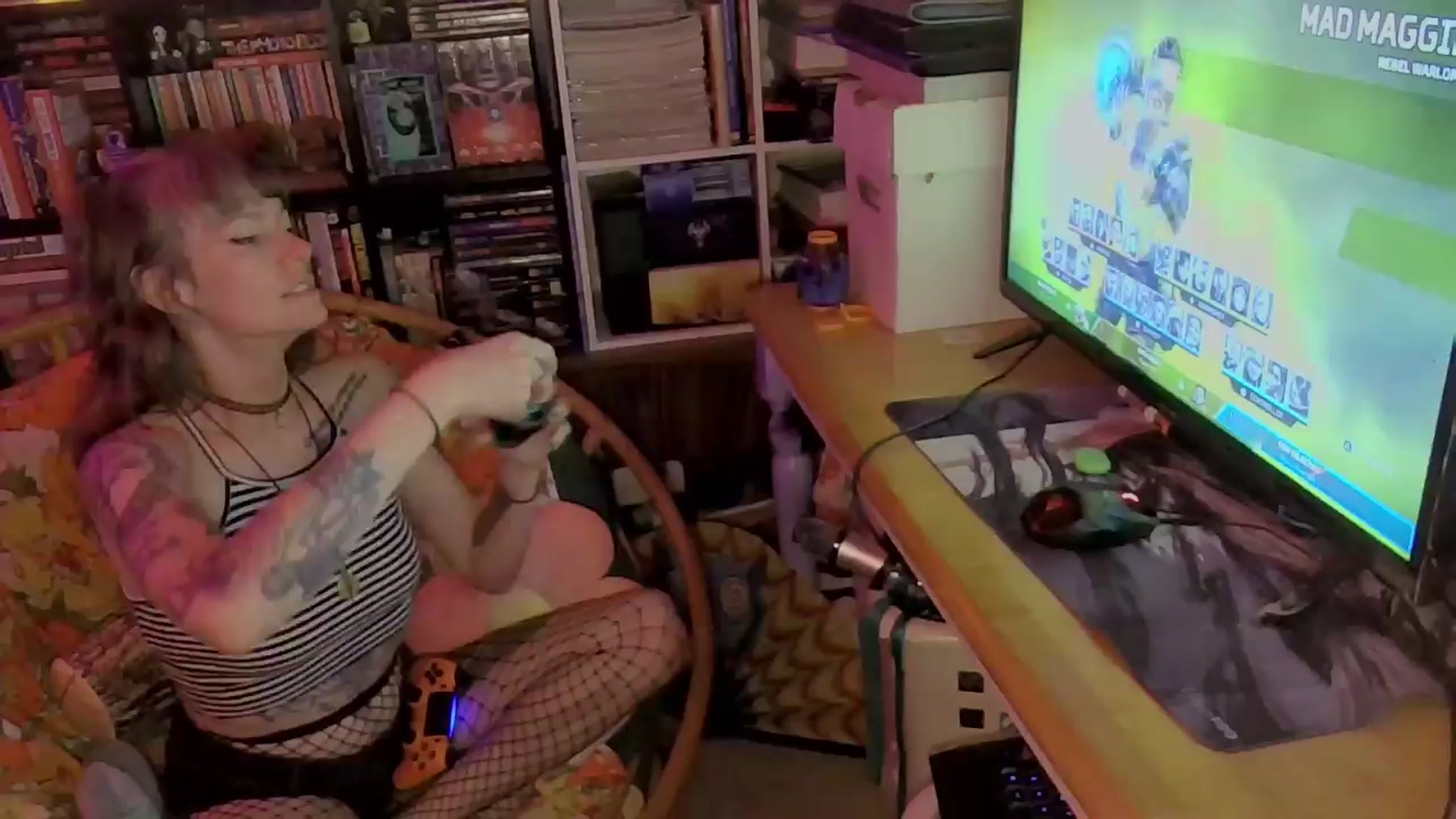 Gallery image thumbnail from CdrTroi's myfreecams stream on, 04/05/2024, 07:29 image 9 of 20