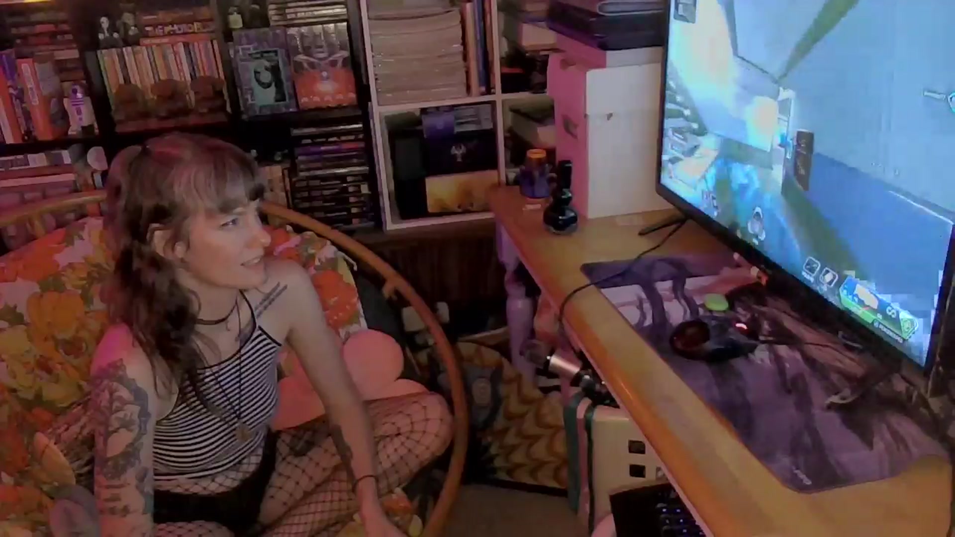 Gallery image thumbnail from CdrTroi's myfreecams stream on, 04/05/2024, 07:29 image 12 of 20