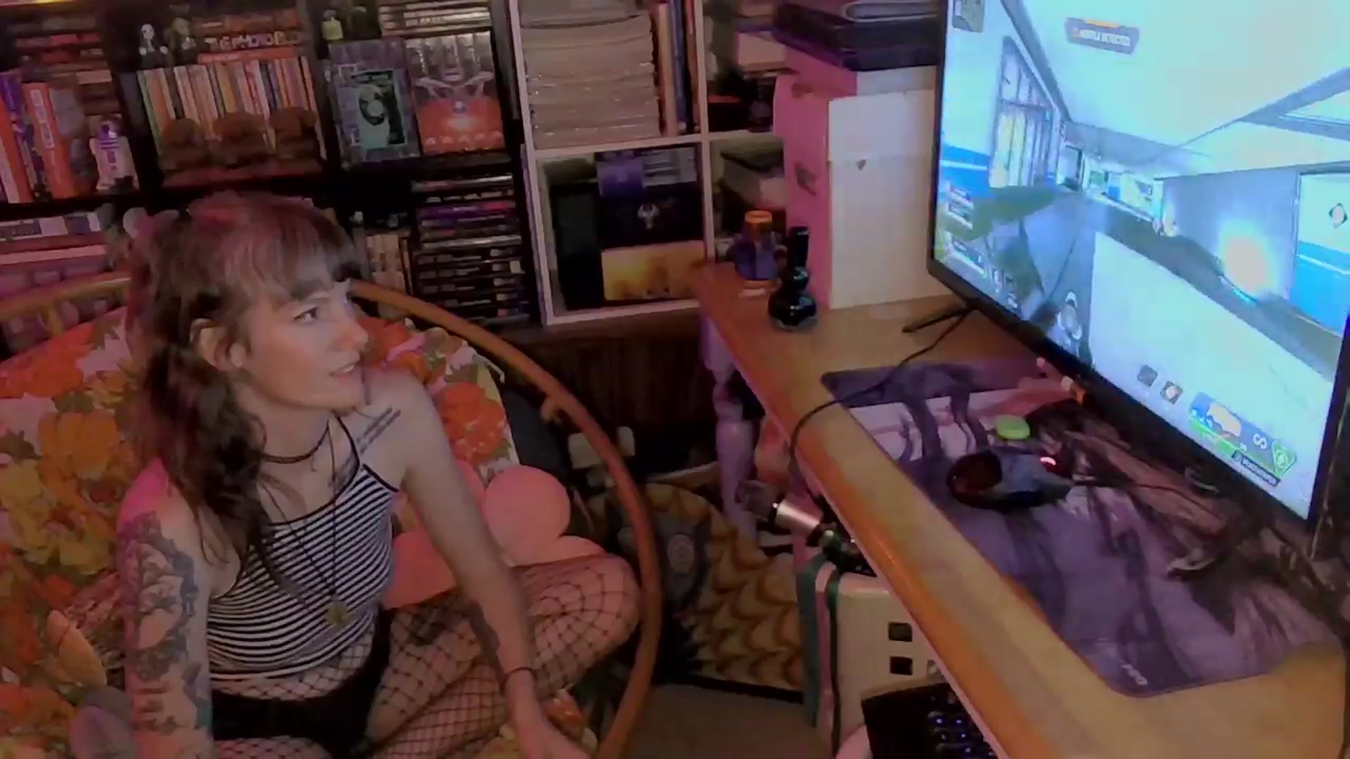 Gallery image thumbnail from CdrTroi's myfreecams stream on, 04/05/2024, 07:29 image 13 of 20