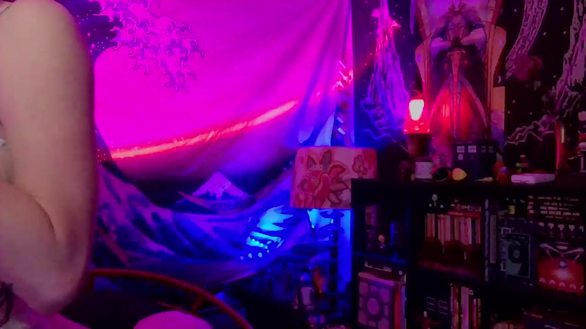 Gallery image thumbnail from CdrTroi's myfreecams stream on, 05/07/2024, 08:32 image 14 of 20