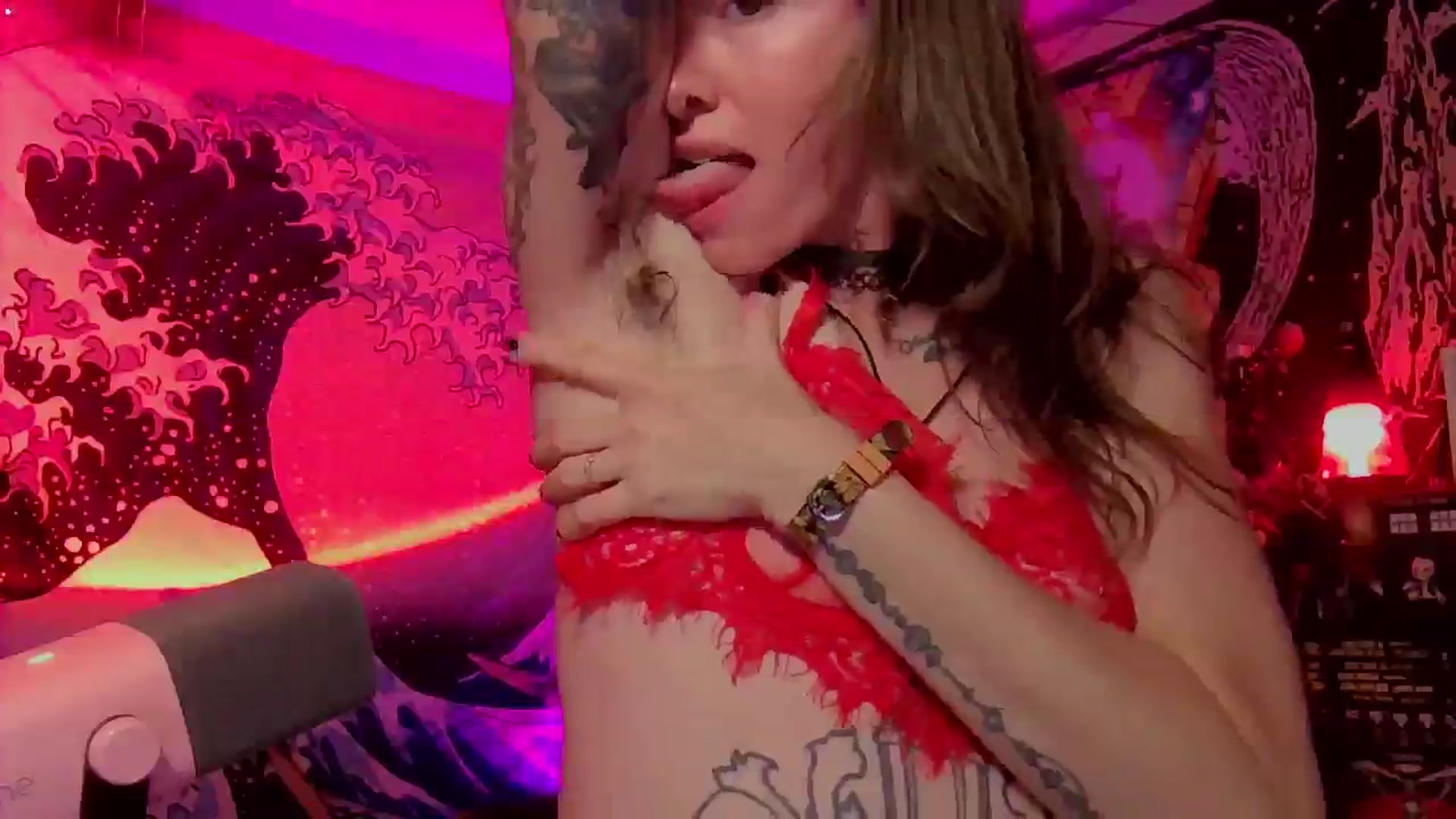Gallery image thumbnail from CdrTroi's myfreecams stream on, 05/08/2024, 05:21 image 16 of 20