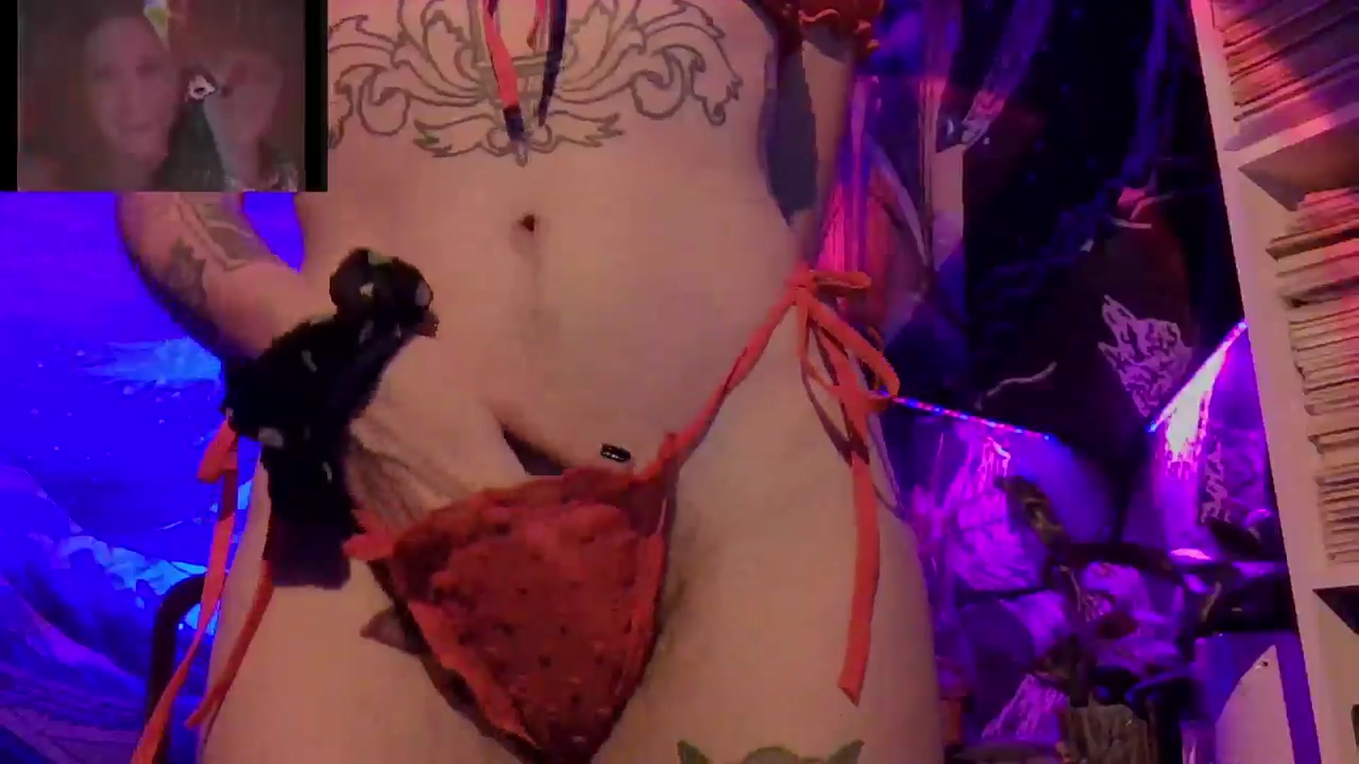Gallery image thumbnail from CdrTroi's myfreecams stream on, 06/22/2024, 08:24 image 7 of 20