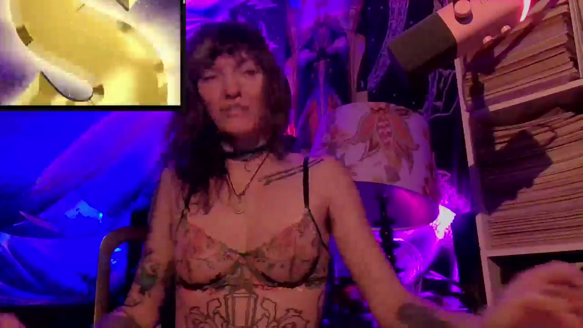 Gallery image thumbnail from CdrTroi's myfreecams stream on, 07/24/2024, 07:18 image 17 of 20