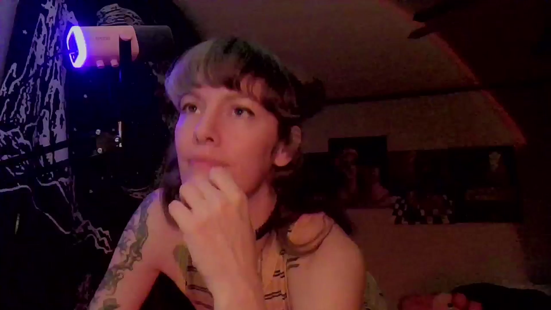 Gallery image thumbnail from CdrTroi's myfreecams stream on, 08/04/2024, 07:53 image 10 of 20