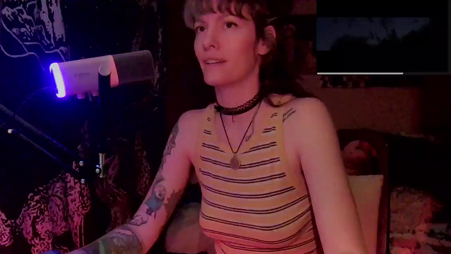 Gallery image thumbnail from CdrTroi's myfreecams stream on, 08/04/2024, 07:53 image 16 of 20