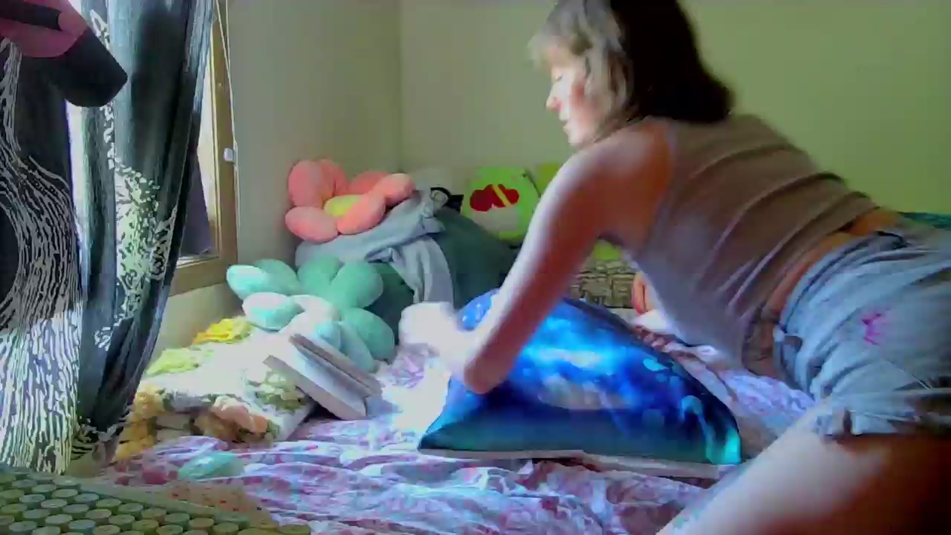 Gallery image thumbnail from CdrTroi's myfreecams stream on, 08/09/2024, 19:27 image 10 of 20