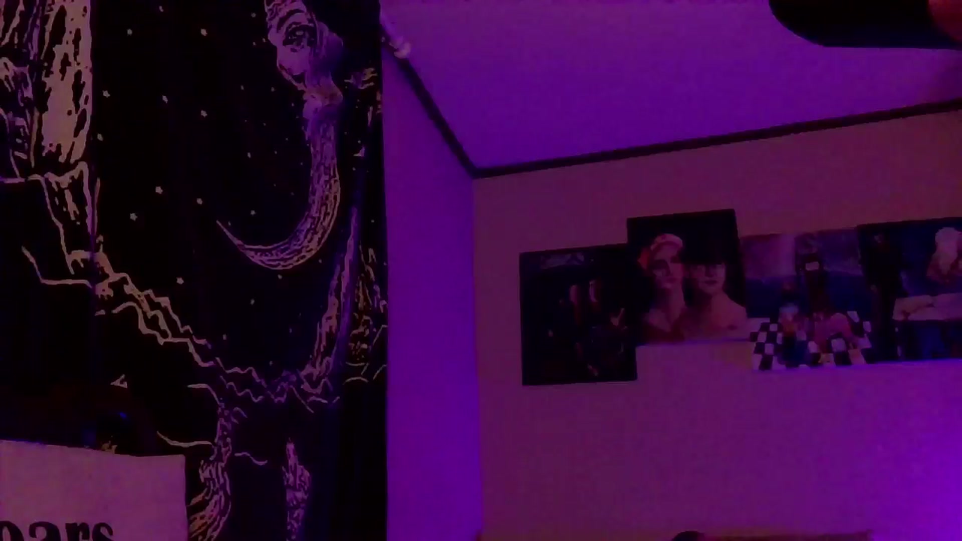 Gallery image thumbnail from CdrTroi's myfreecams stream on, 08/11/2024, 07:16 image 7 of 20