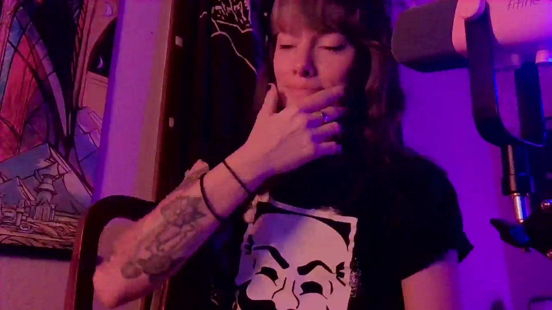 Gallery image thumbnail from CdrTroi's myfreecams stream on, 08/19/2024, 01:57 image 11 of 20