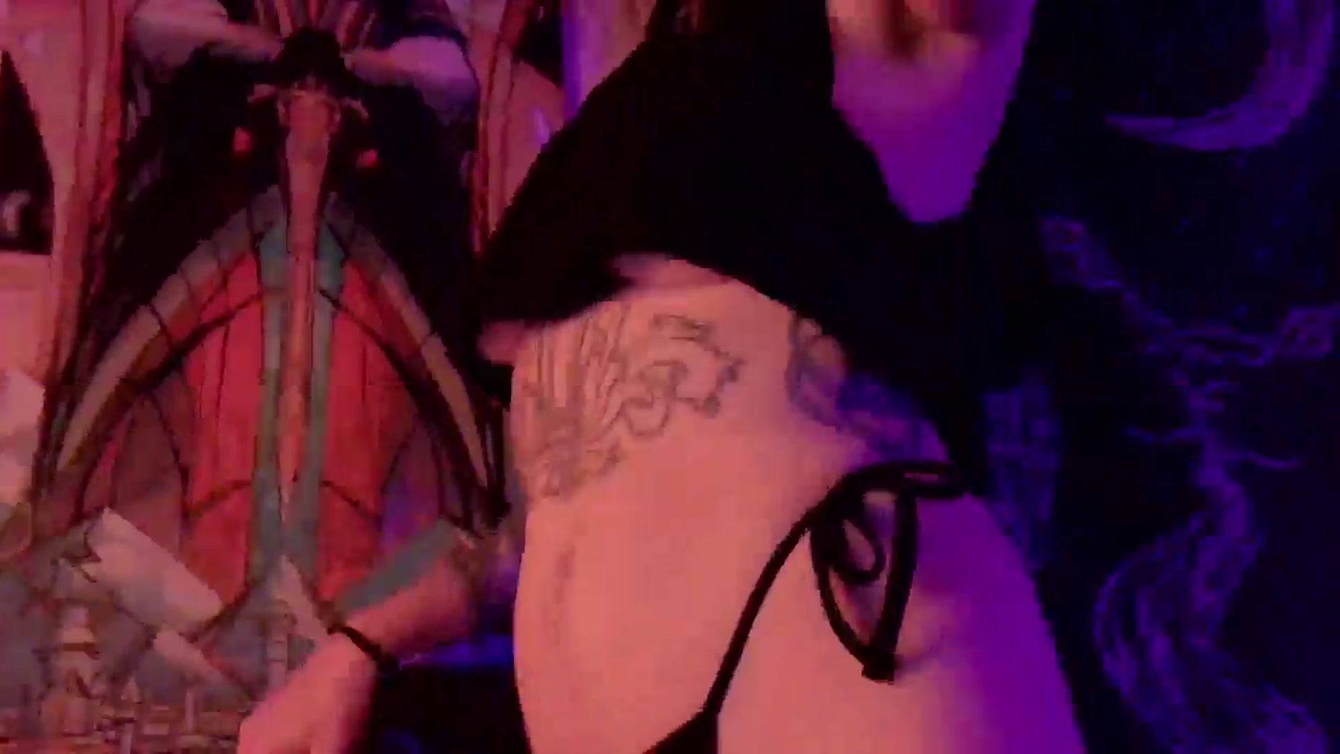 Gallery image thumbnail from CdrTroi's myfreecams stream on, 08/19/2024, 01:57 image 19 of 20