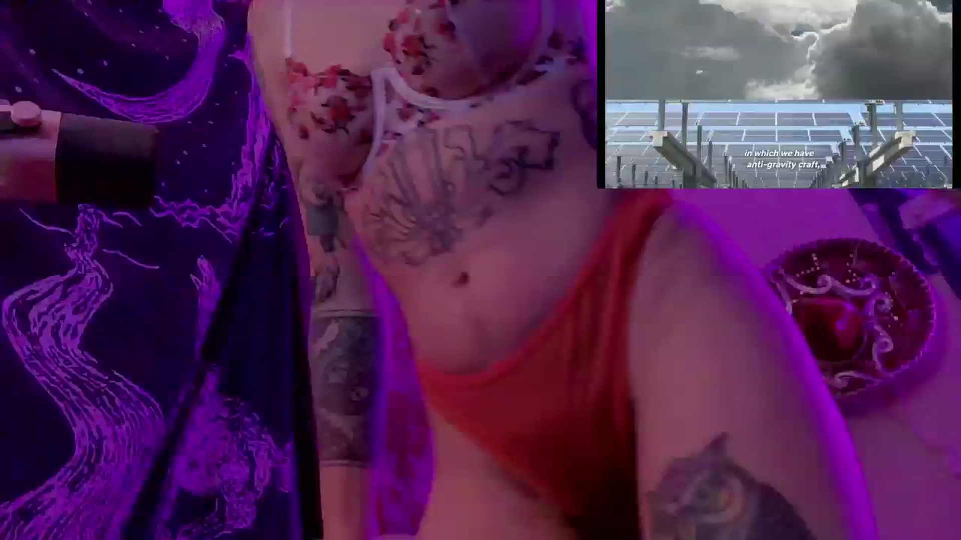 Gallery image thumbnail from CdrTroi's myfreecams stream on, 09/27/2024, 09:24 image 16 of 20