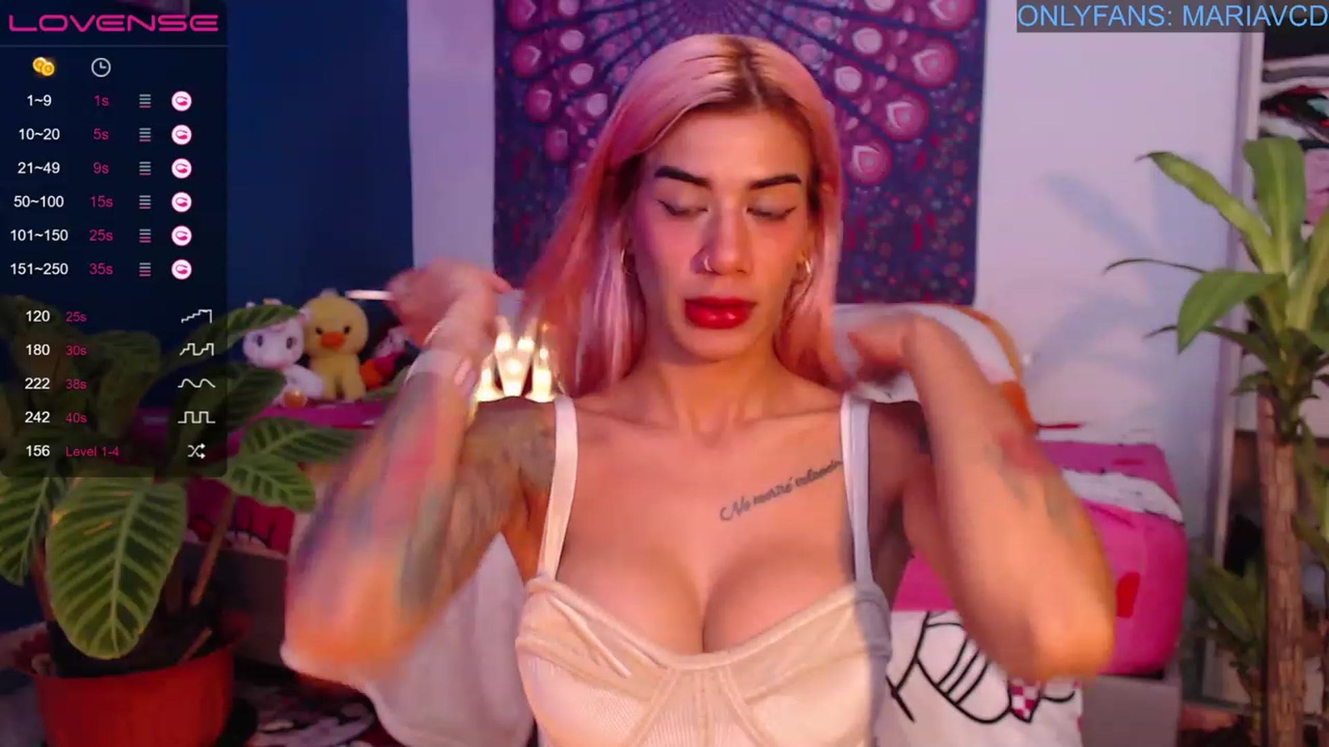 Gallery image thumbnail from Ced69cMaria's myfreecams stream on, 06/01/2023, 18:35 image 17 of 20