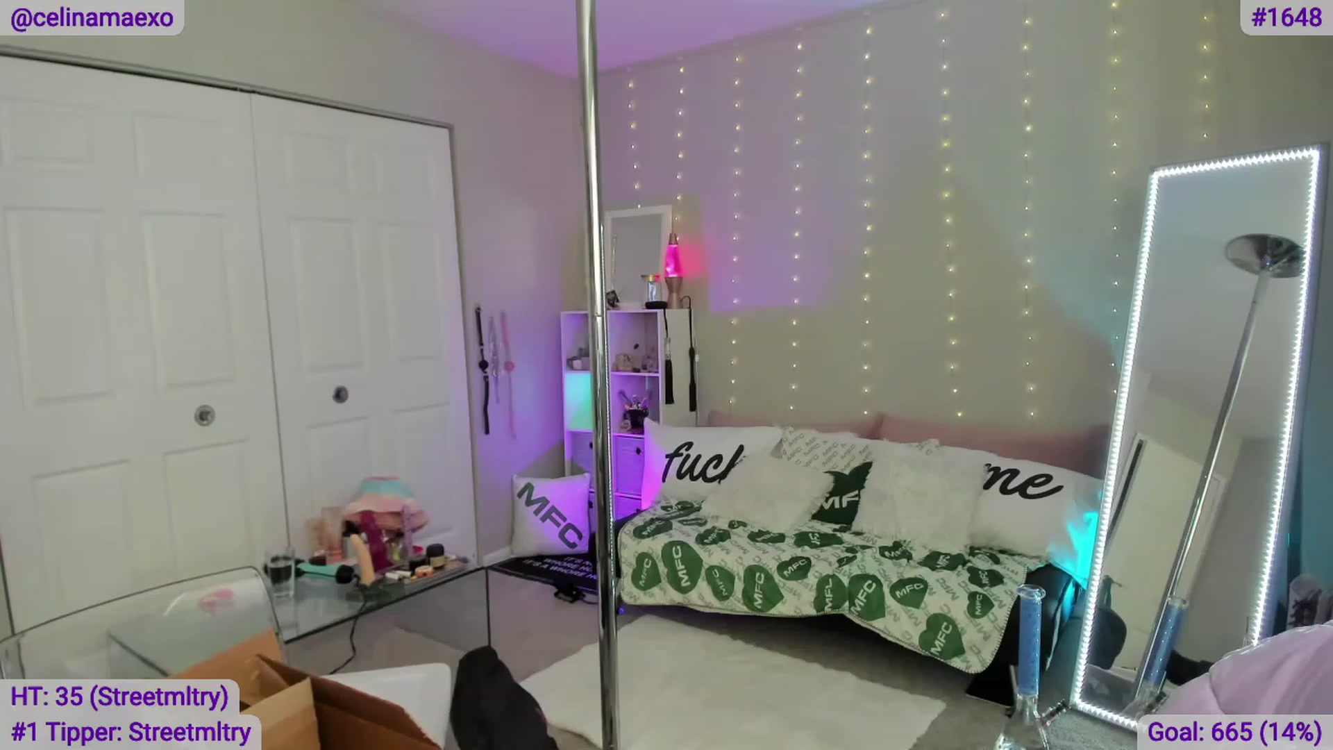Gallery image thumbnail from Celinamaexo's myfreecams stream on, 11/17/2022, 14:39 image 7 of 20