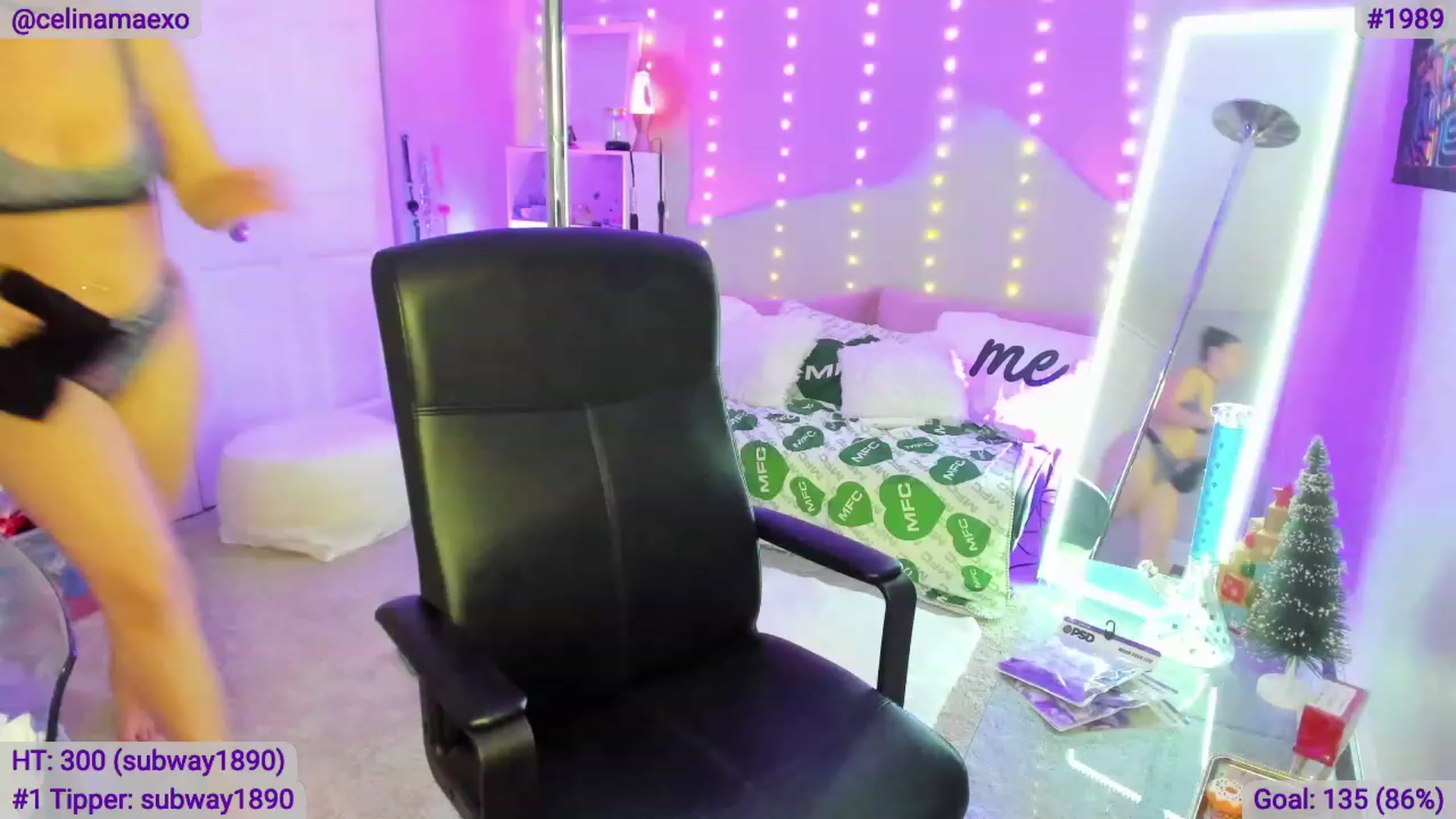 Gallery image thumbnail from Celinamaexo's myfreecams stream on, 11/27/2022, 04:35 image 8 of 20
