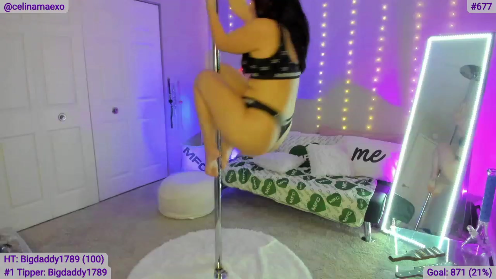 Gallery image thumbnail from Celinamaexo's myfreecams stream on, 12/27/2022, 01:50 image 17 of 20