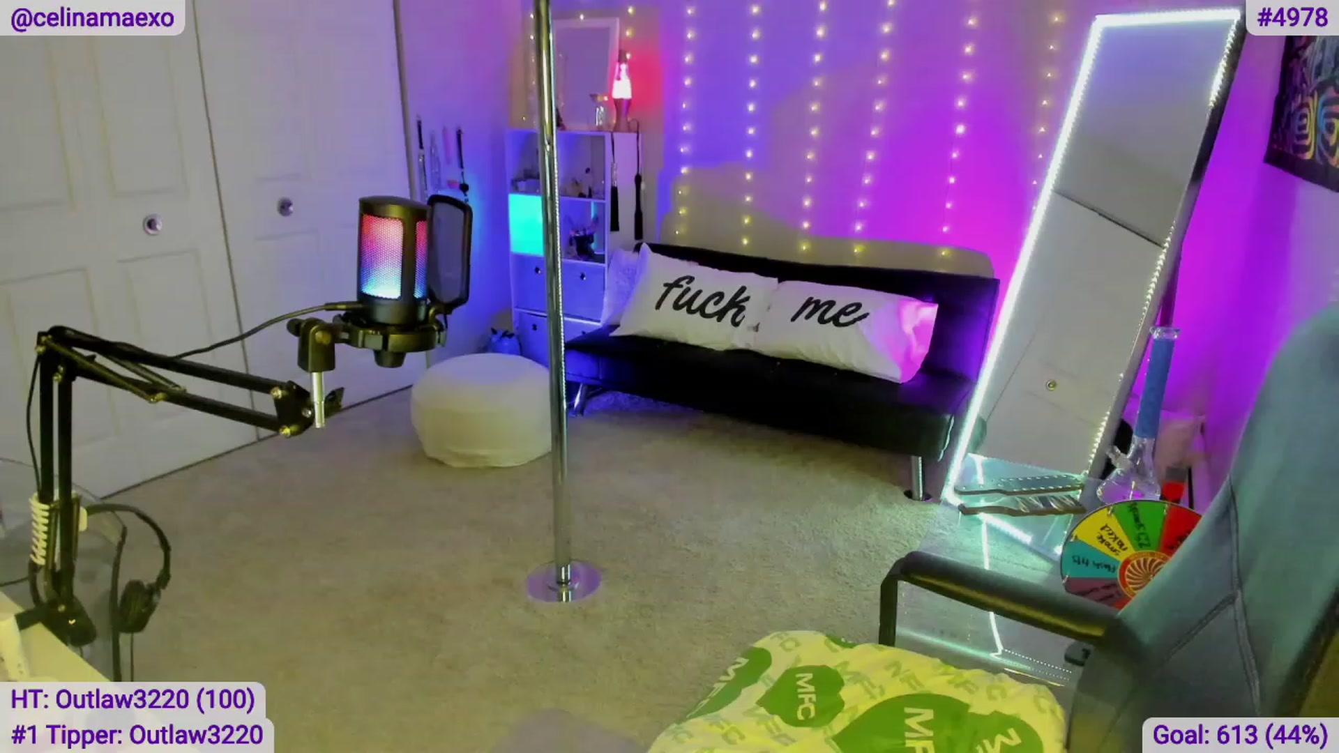 Gallery image thumbnail from Celinamaexo's myfreecams stream on, 04/01/2023, 02:07 image 17 of 20