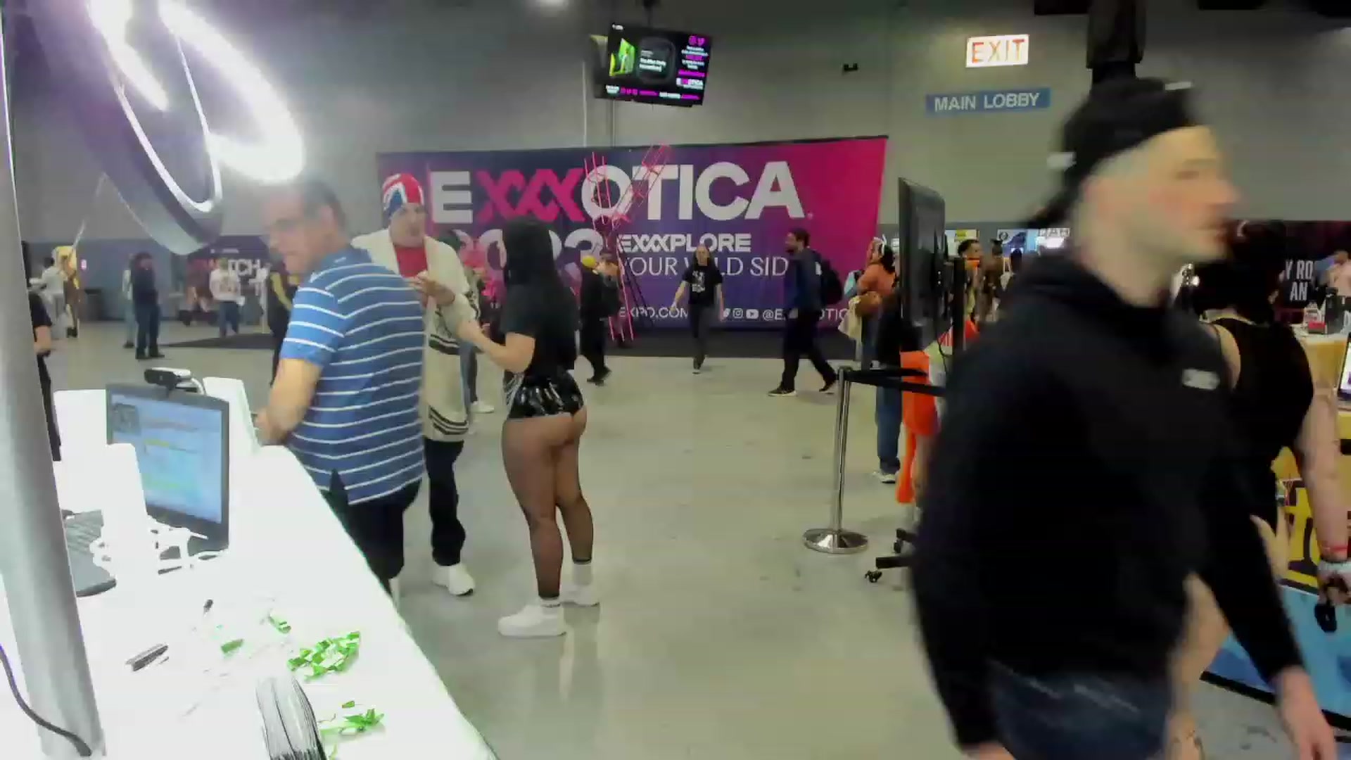 Gallery image thumbnail from Celinamaexo's myfreecams stream on, 11/04/2023, 19:28 image 6 of 20