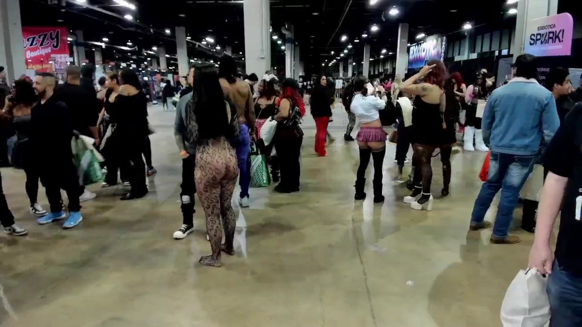 Gallery image thumbnail from Celinamaexo's myfreecams stream on, 04/11/2026, 04:03 image 8 of 20