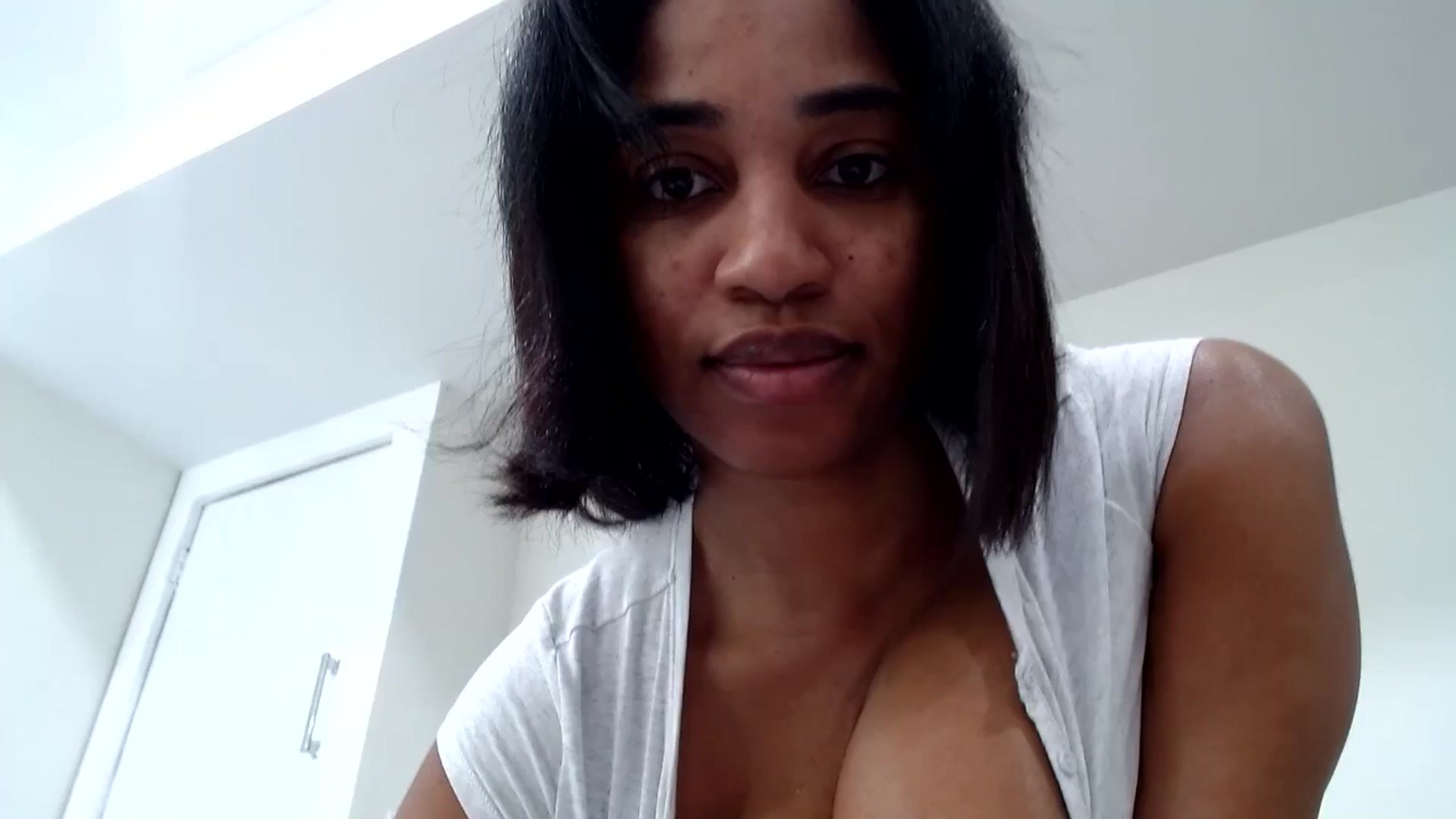 Gallery image thumbnail from Celinecostas's myfreecams stream on, 02/18/2025, 19:28 image 1 of 20