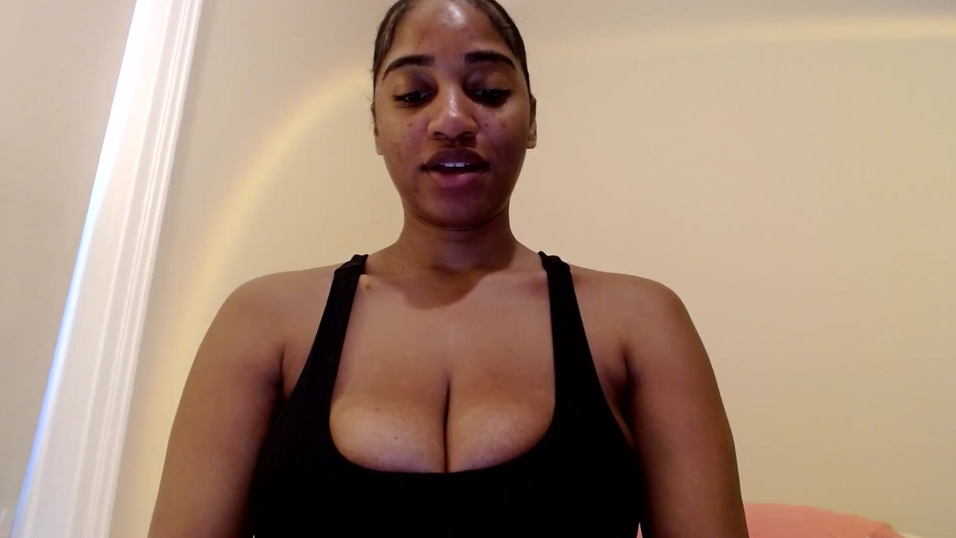 Gallery image thumbnail from Celinecostas's myfreecams stream on, 03/04/2025, 14:00 image 16 of 20