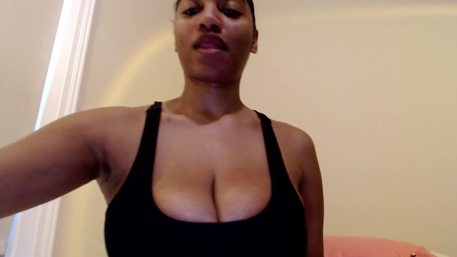 Gallery image thumbnail from Celinecostas's myfreecams stream on, 03/04/2025, 14:00 image 17 of 20