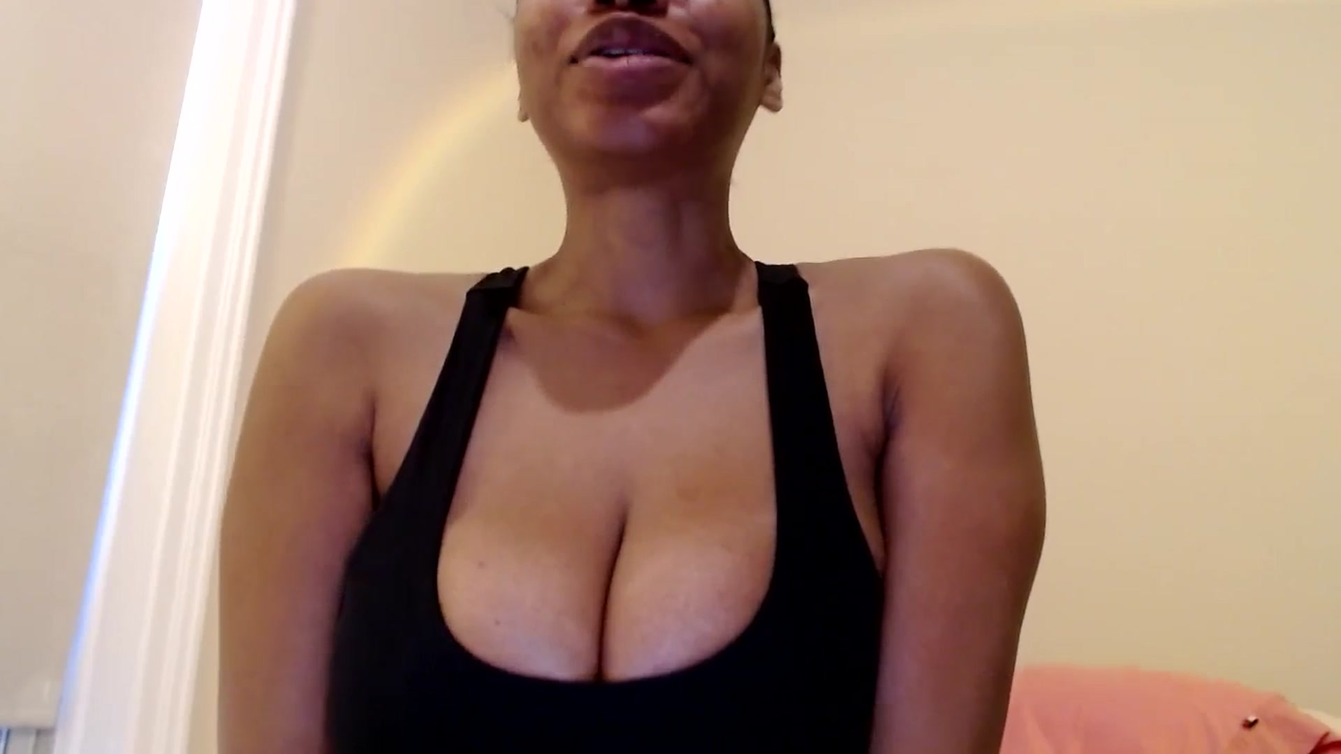 Gallery image thumbnail from Celinecostas's myfreecams stream on, 03/04/2025, 14:00 image 6 of 20