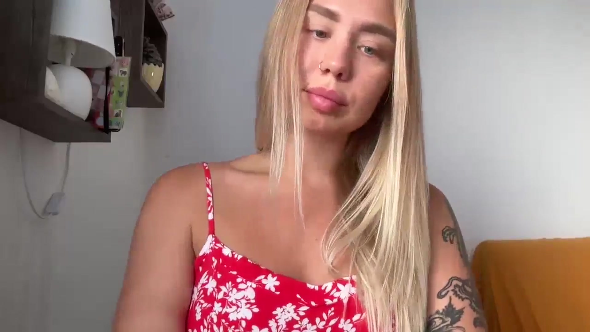Gallery image thumbnail from Cervesa's myfreecams stream on, 06/25/2024, 15:38 image 4 of 20
