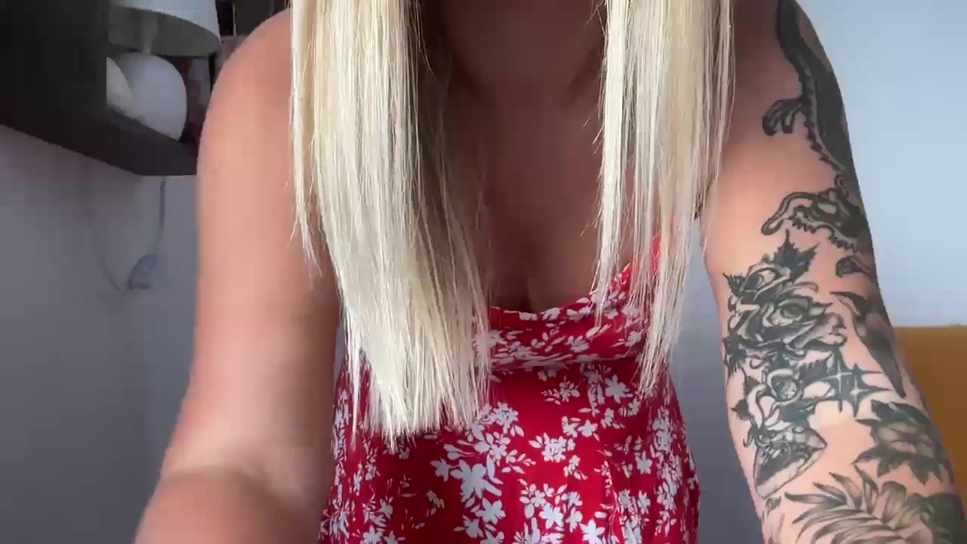 Gallery image thumbnail from Cervesa's myfreecams stream on, 06/25/2024, 16:25 image 12 of 20