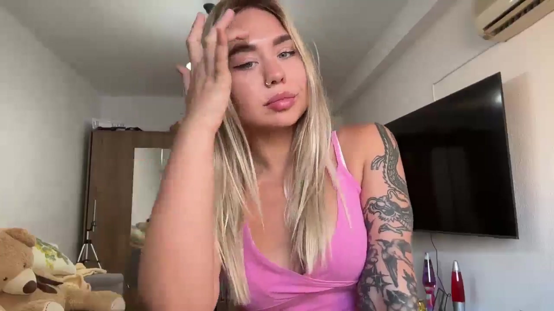 Gallery image thumbnail from Cervesa's myfreecams stream on, 07/01/2024, 17:23 image 9 of 20