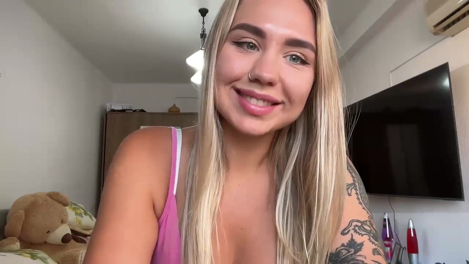Gallery image thumbnail from Cervesa's myfreecams stream on, 07/01/2024, 17:23 image 16 of 20