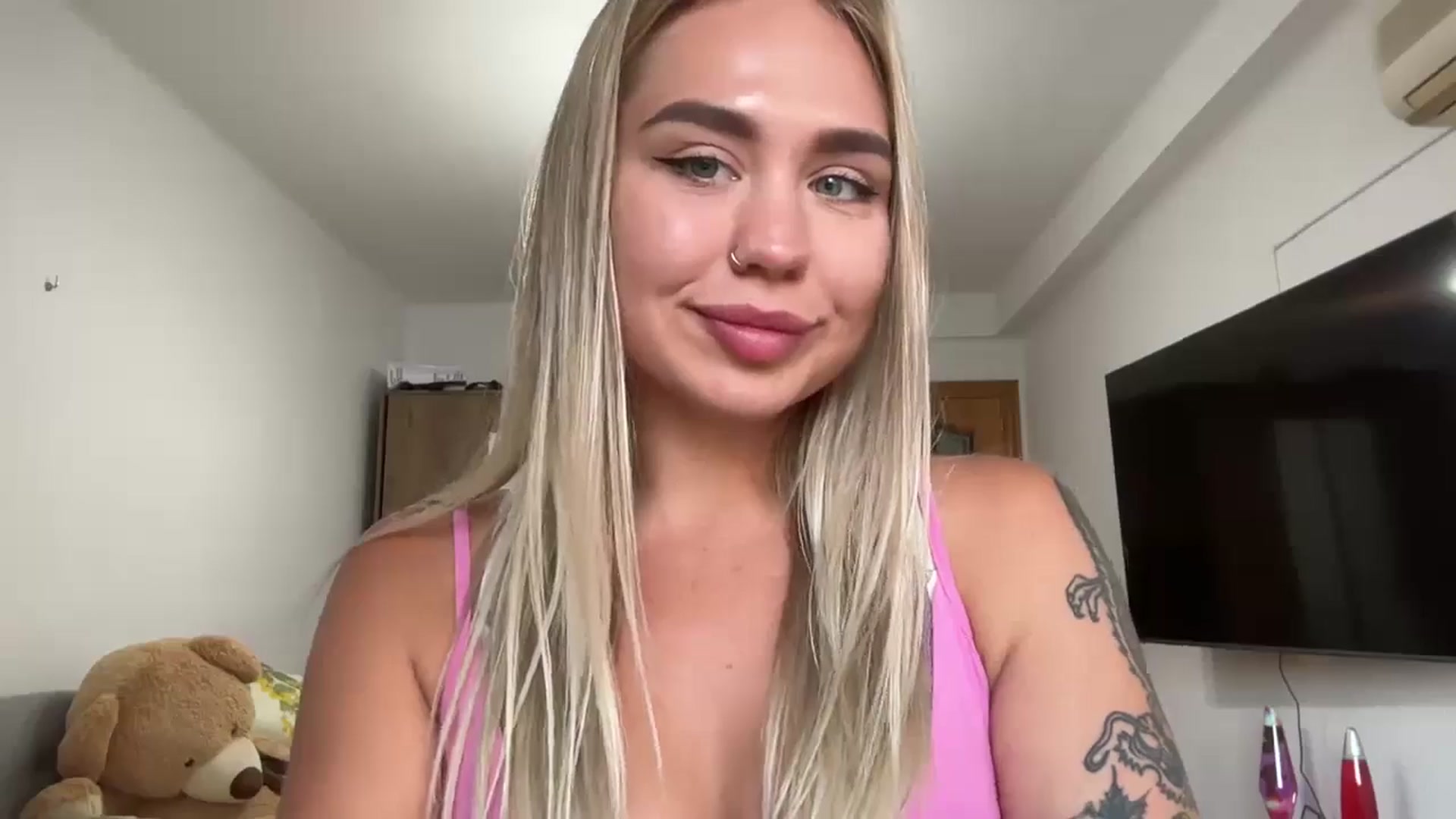 Gallery image thumbnail from Cervesa's myfreecams stream on, 07/01/2024, 18:41 image 12 of 20