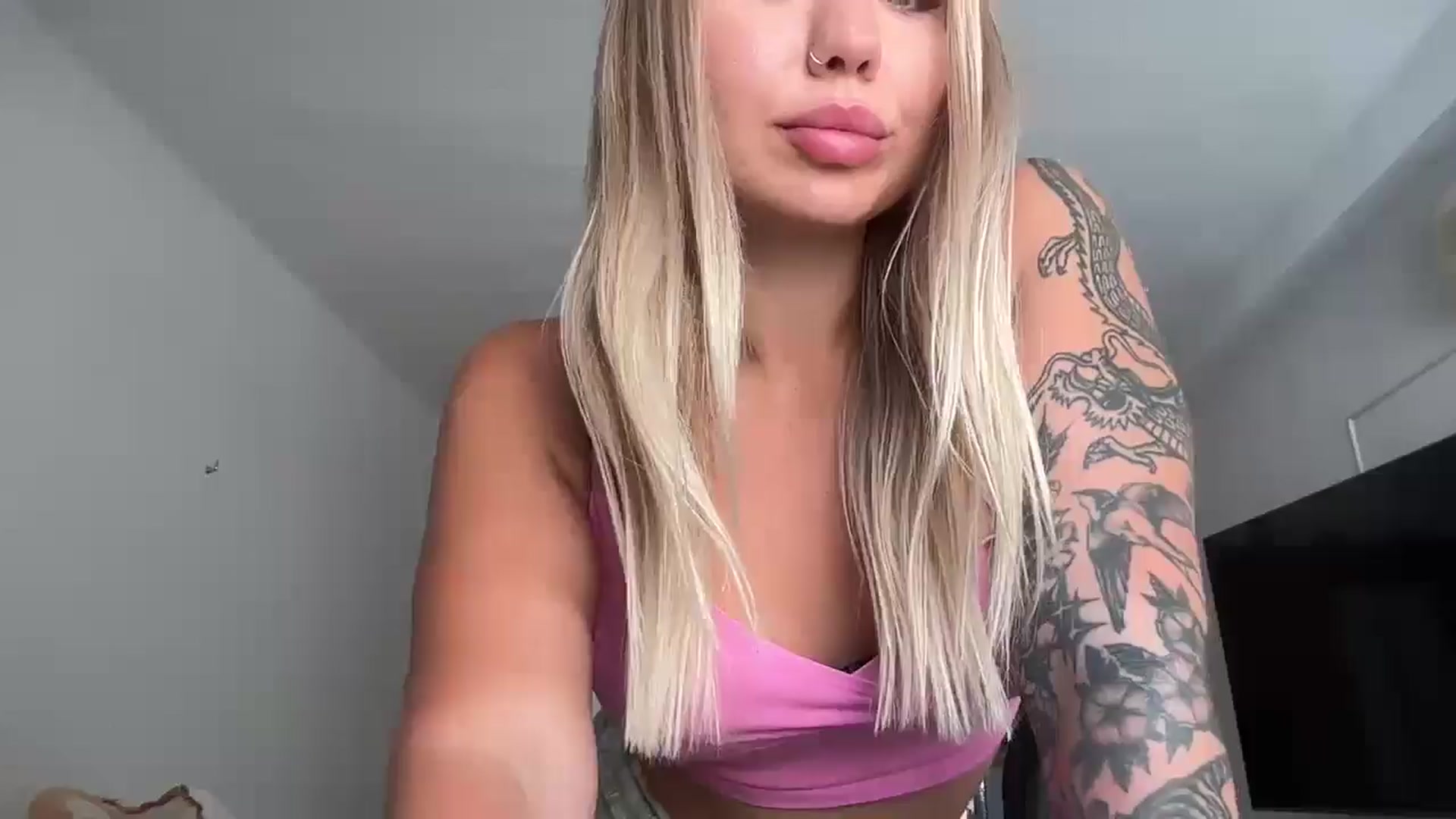 Gallery image thumbnail from Cervesa's myfreecams stream on, 07/08/2024, 13:12 image 18 of 20