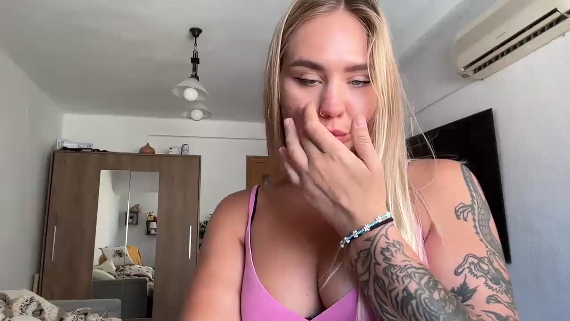 Gallery image thumbnail from Cervesa's myfreecams stream on, 07/08/2024, 13:51 image 11 of 20